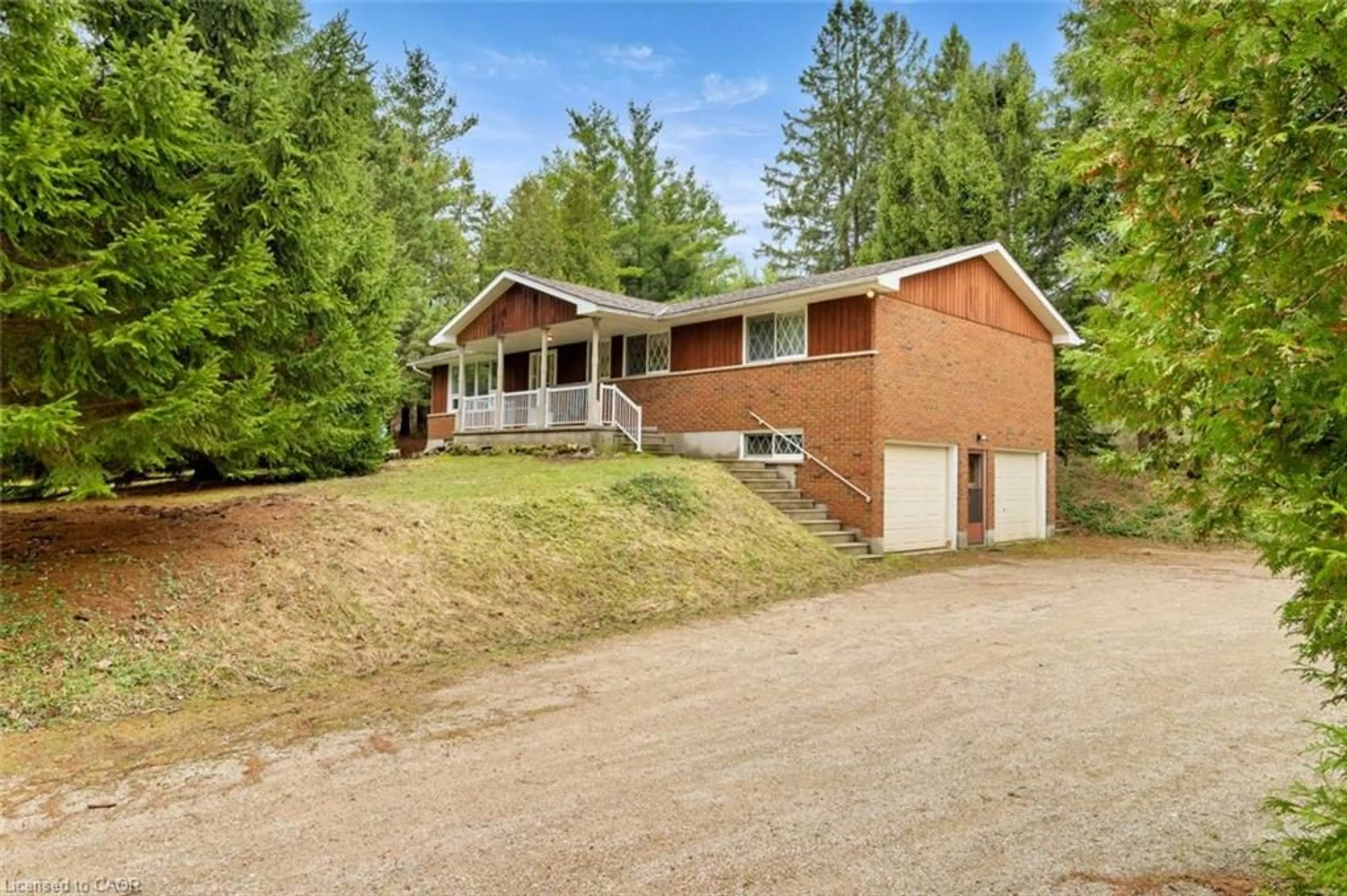 A pic from outside/outdoor area/front of a property/back of a property/a pic from drone, unknown for 4620 Sideroad 20 N Rd, Puslinch Ontario N1H 6J3