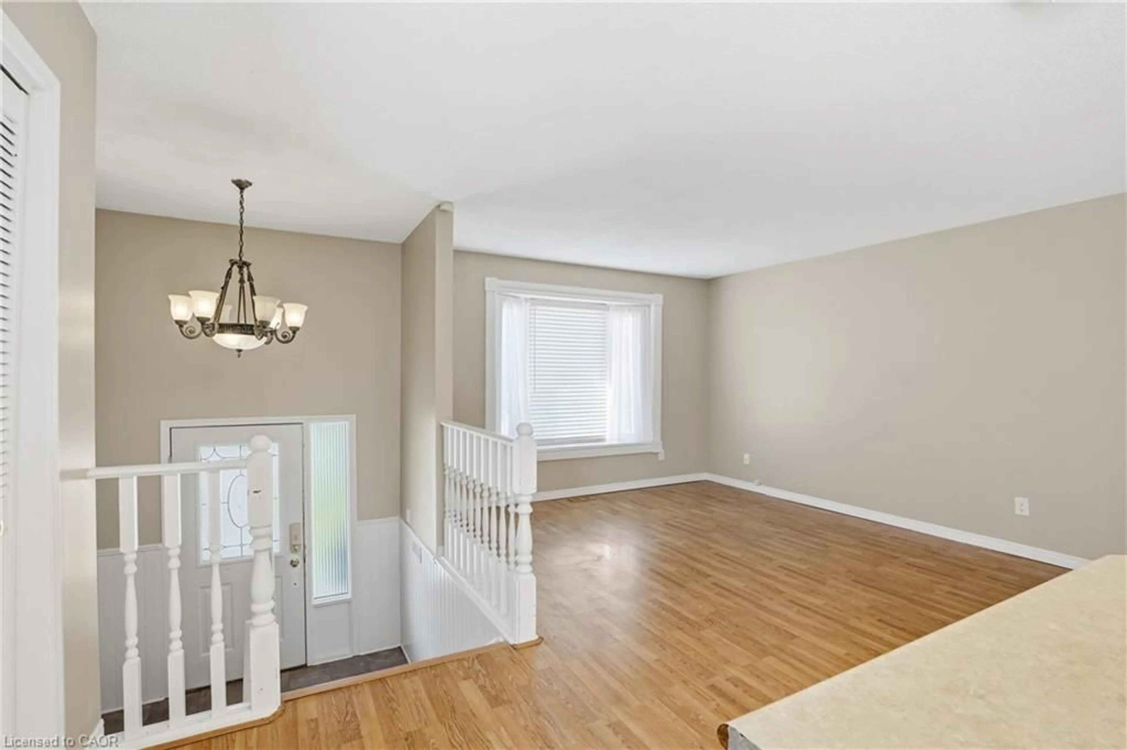Living room with furniture, wood/laminate floor for 3905 Old Orchard Way, Vineland Ontario L0R 2C0