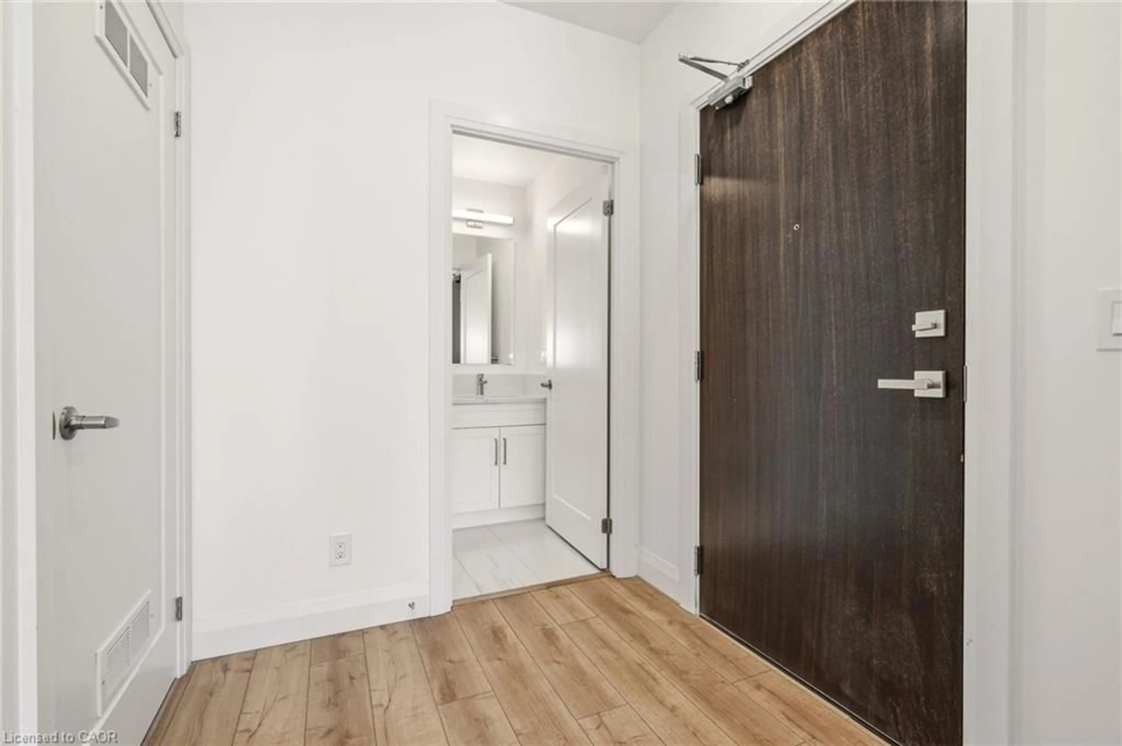 Indoor entryway for 500 Brock Ave #1906, Burlington Ontario L7S 0A5