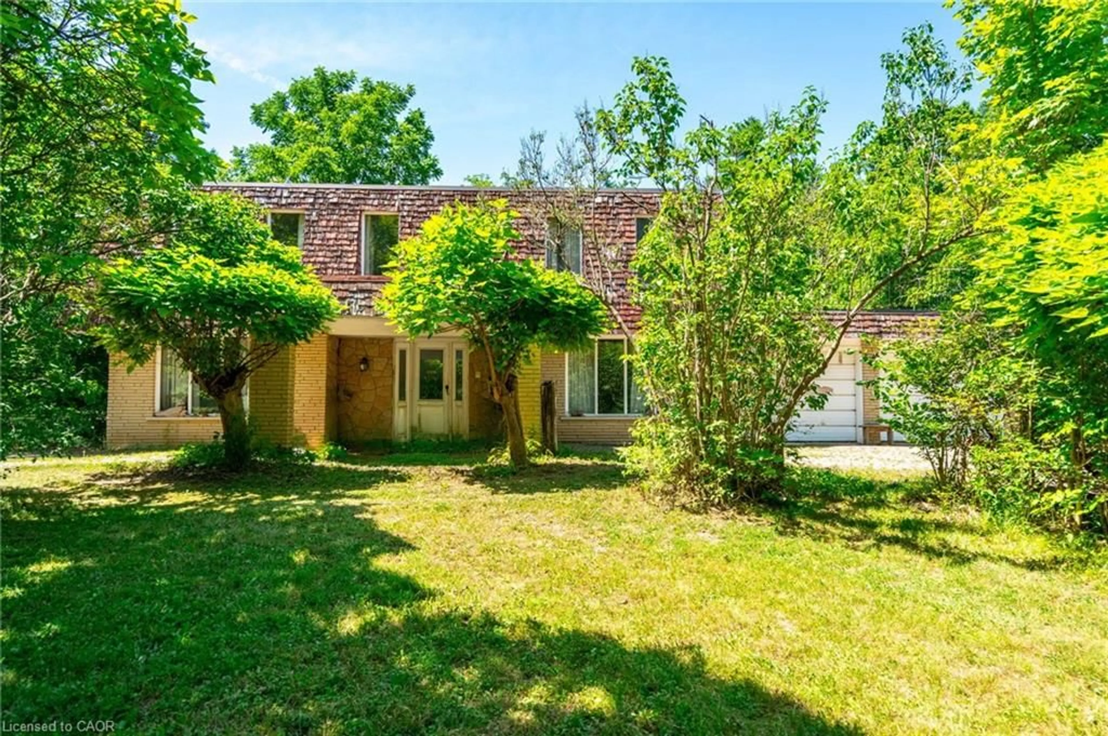 A pic from outside/outdoor area/front of a property/back of a property/a pic from drone, street for 6746 Appleby Line, Burlington Ontario L7M 0P7