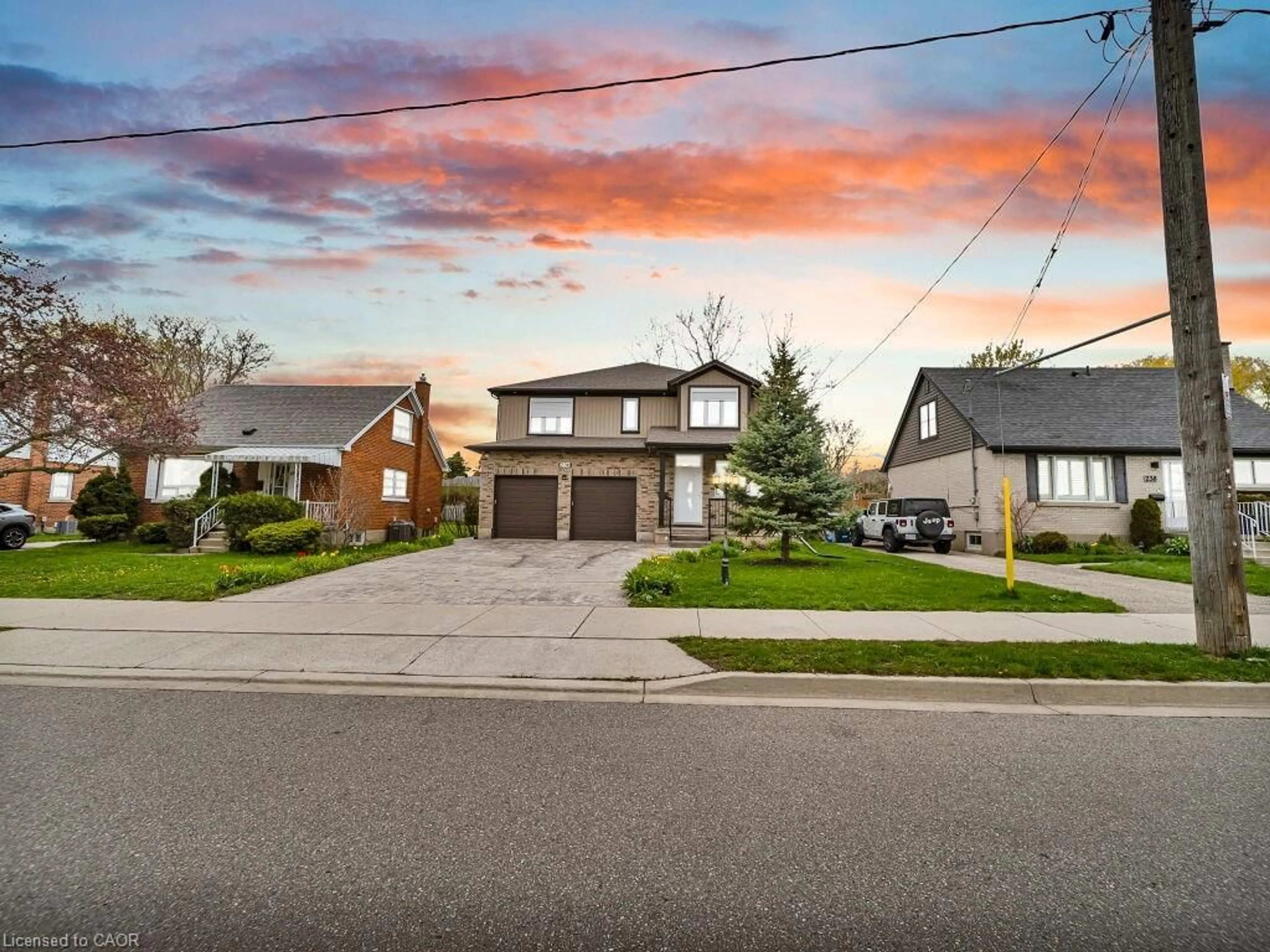 A pic from outside/outdoor area/front of a property/back of a property/a pic from drone, street for 236 Neilson Ave, Waterloo Ontario N2J 2M3