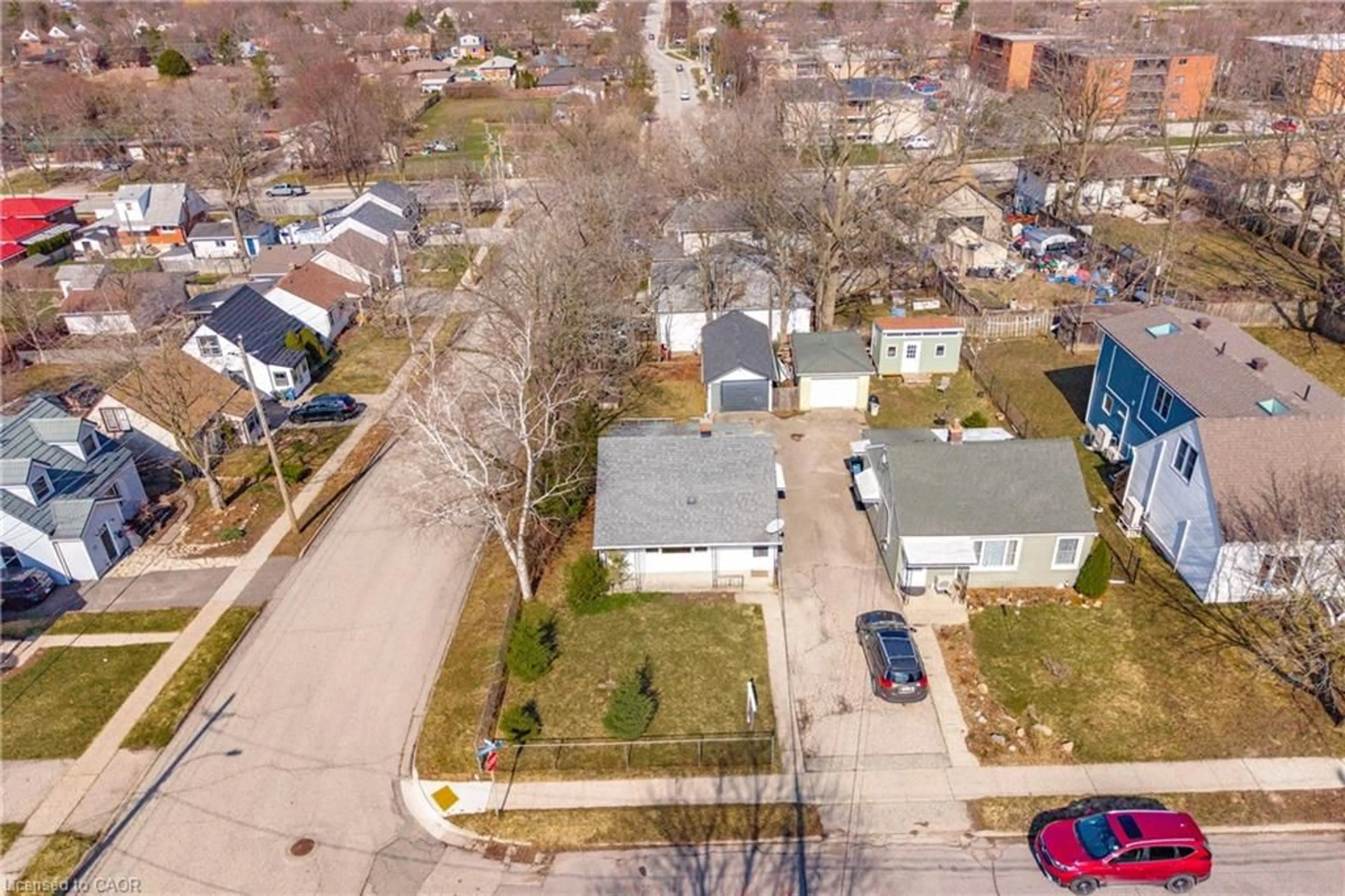 A pic from outside/outdoor area/front of a property/back of a property/a pic from drone, street for 31 Dunkirk St, Guelph Ontario N1E 4N7