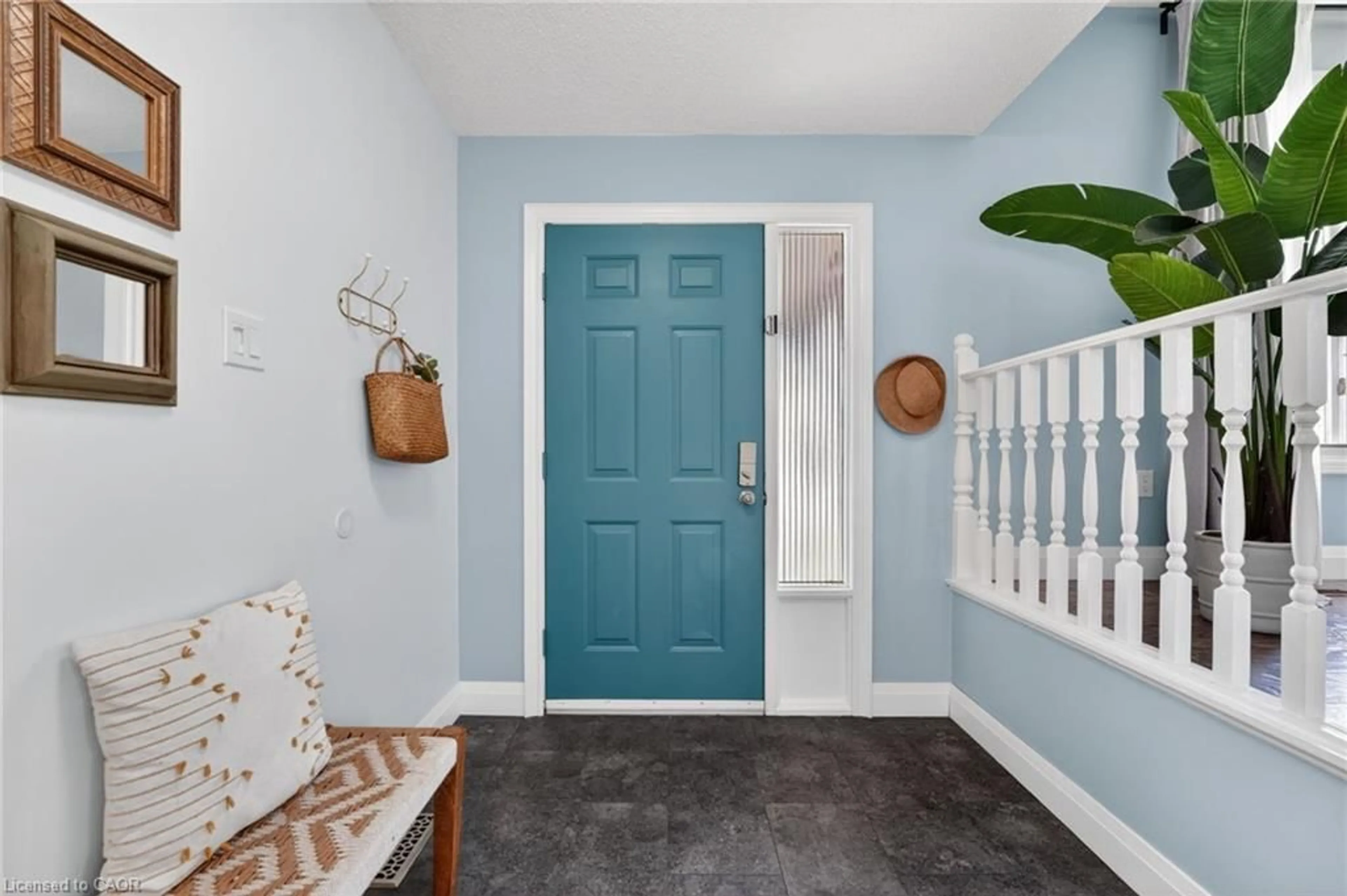 Indoor entryway for 4502 Green Meadow Blvd, Beamsville Ontario L0R 1B5