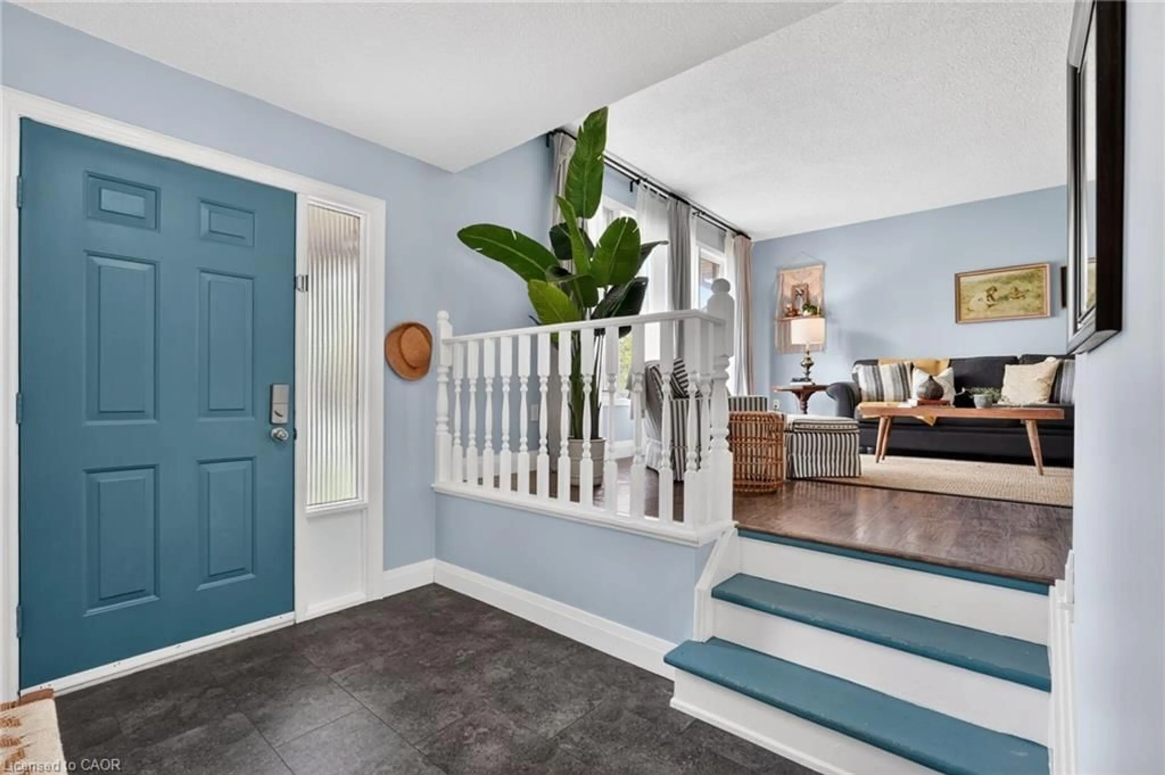Indoor entryway for 4502 Green Meadow Blvd, Beamsville Ontario L0R 1B5