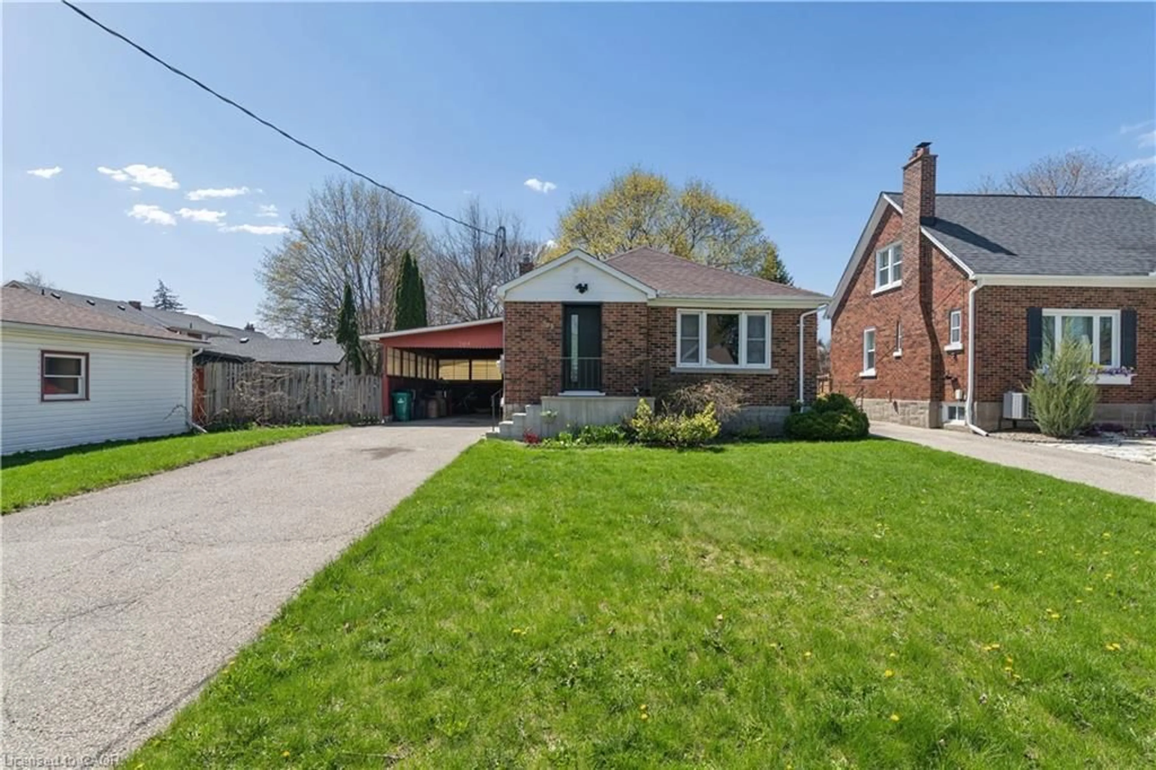 Home with brick exterior material, street for 209 Bedford Rd, Kitchener Ontario N2G 3A5