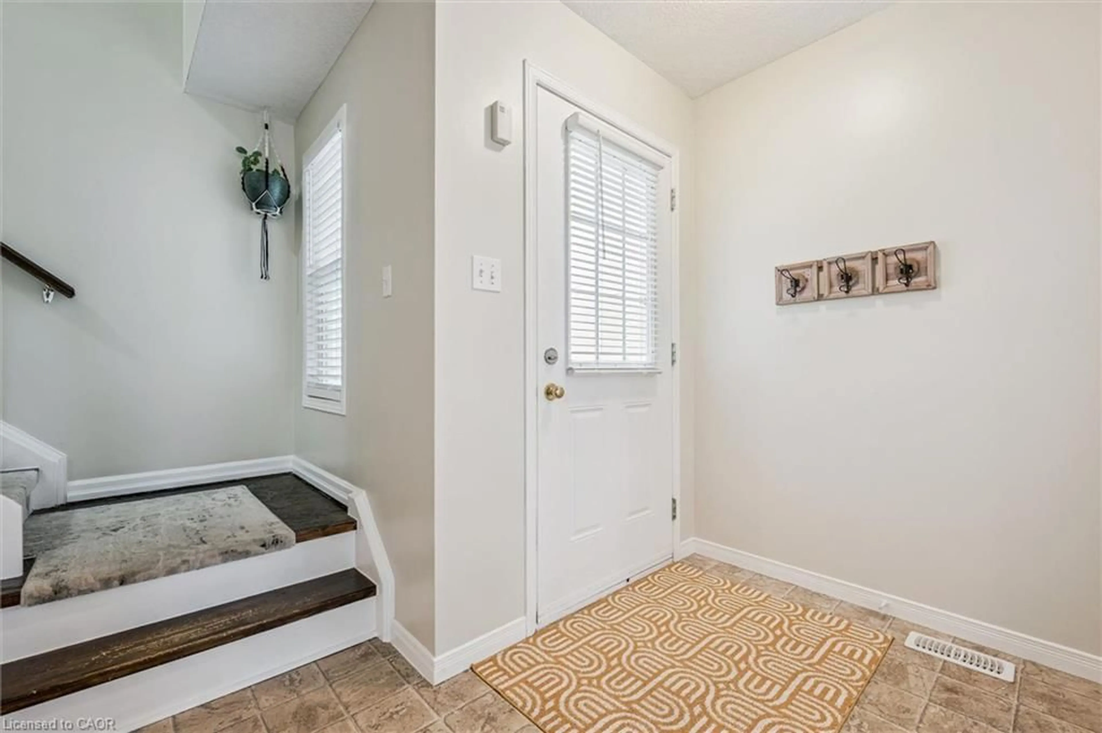 Indoor entryway for 51 Cannes St, Kitchener Ontario N2R 1V1