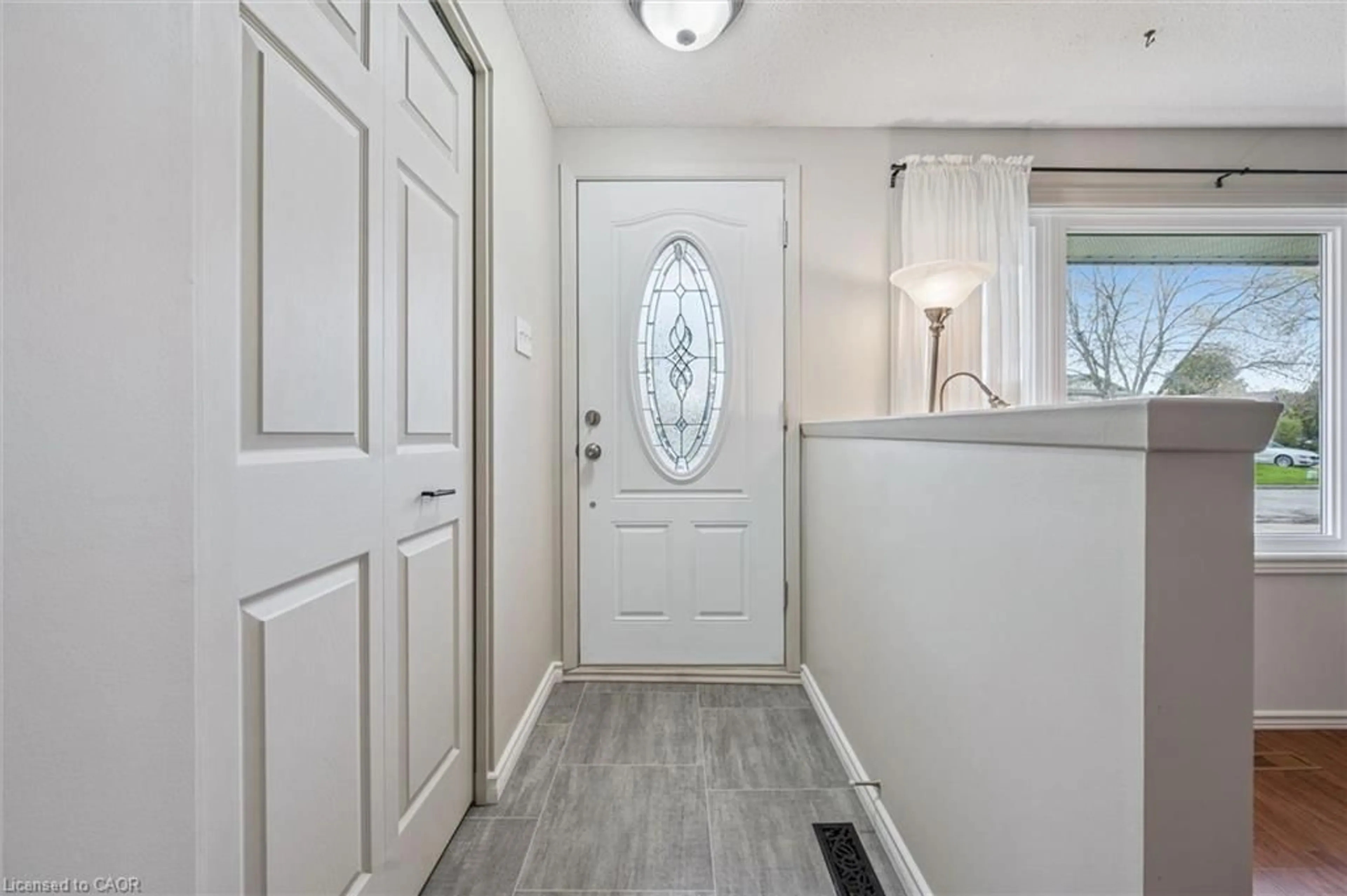 Indoor entryway for 49 Broken Oak Cres, Kitchener Ontario N2N 1N8