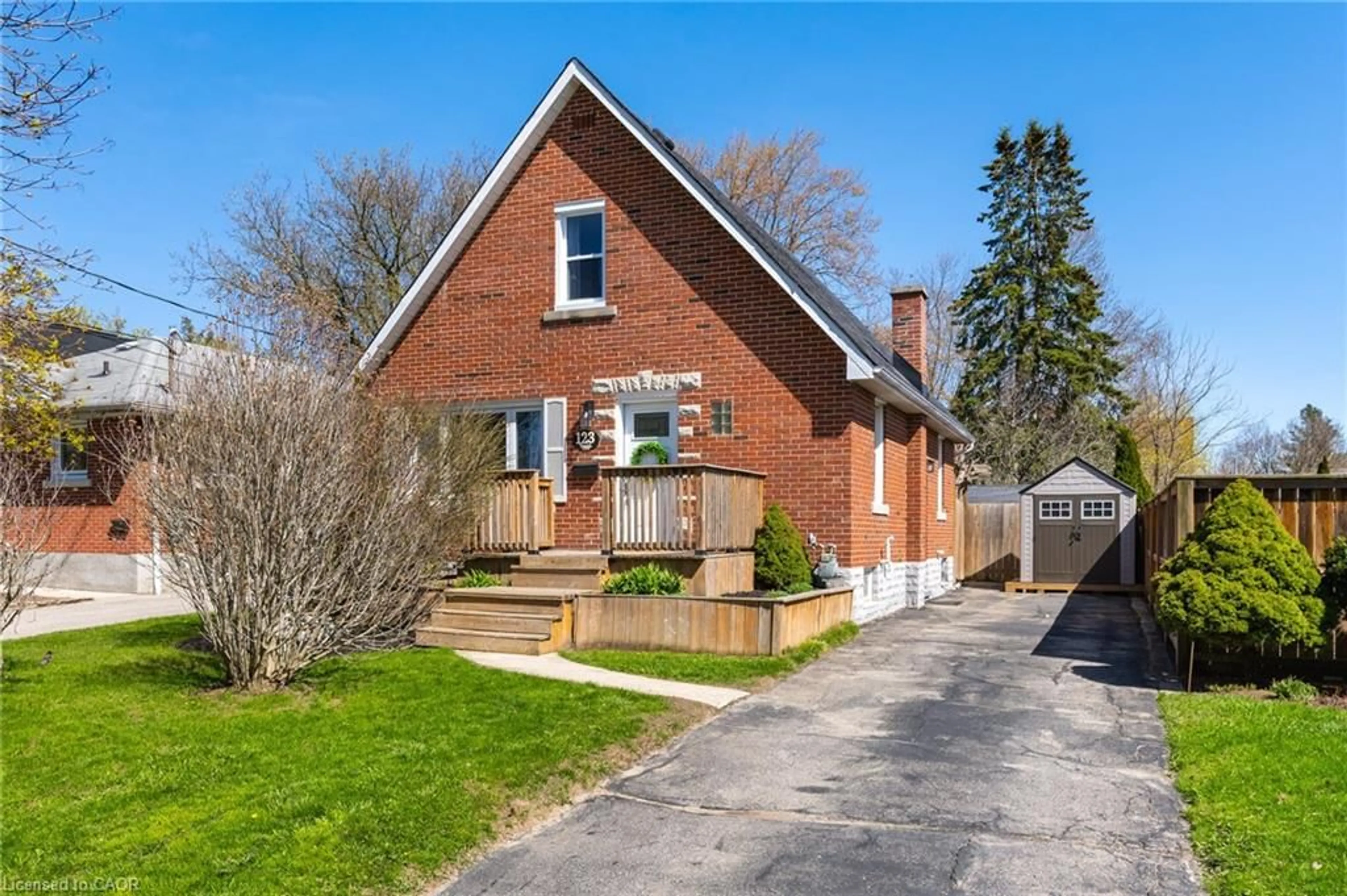 Home with brick exterior material, street for 123 Fifth Ave, Kitchener Ontario N2C 1P5