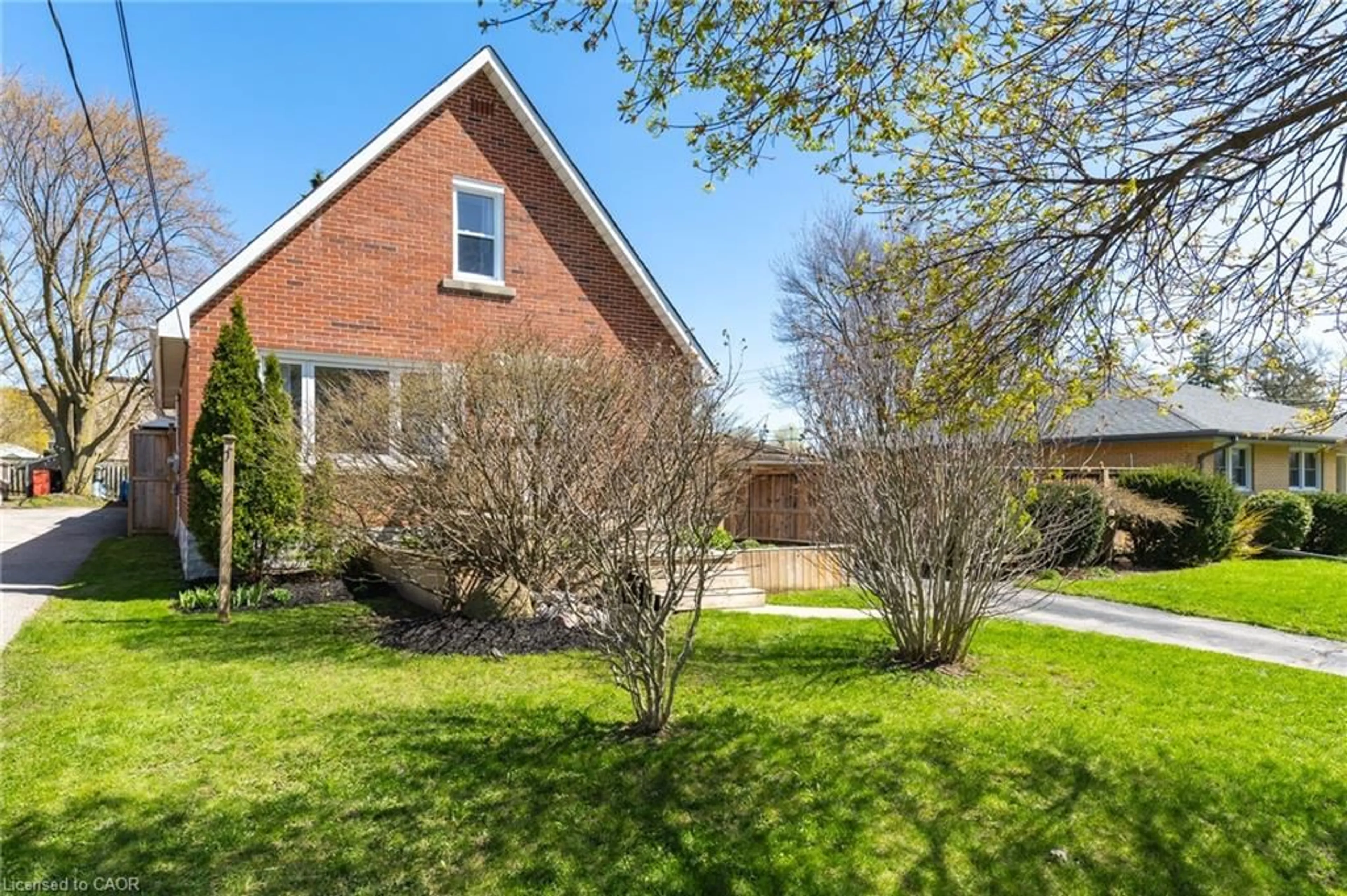 Home with brick exterior material, street for 123 Fifth Ave, Kitchener Ontario N2C 1P5