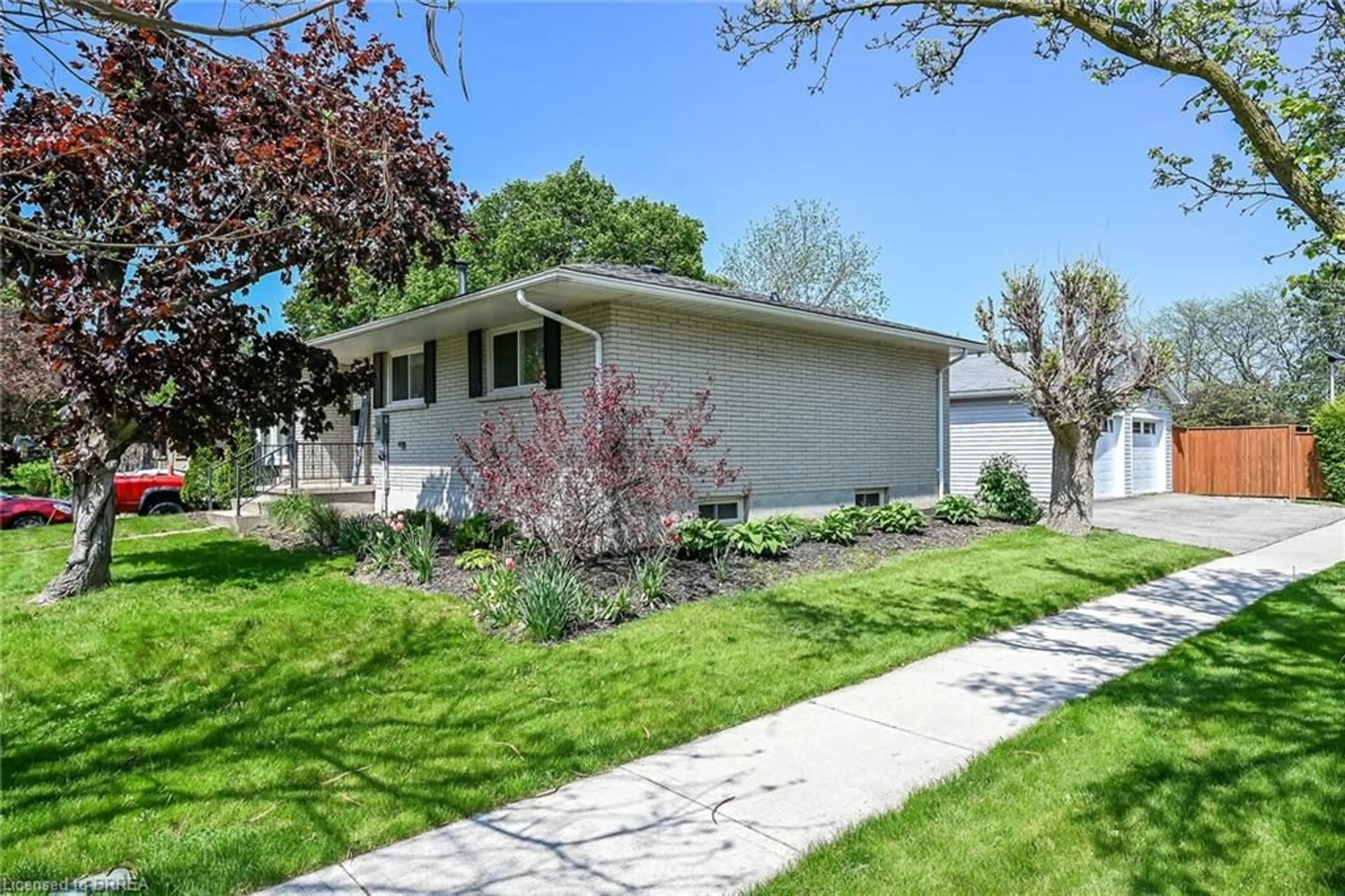 Home with vinyl exterior material, street for 2 Coachwood Rd, Brantford Ontario N3R 3R4