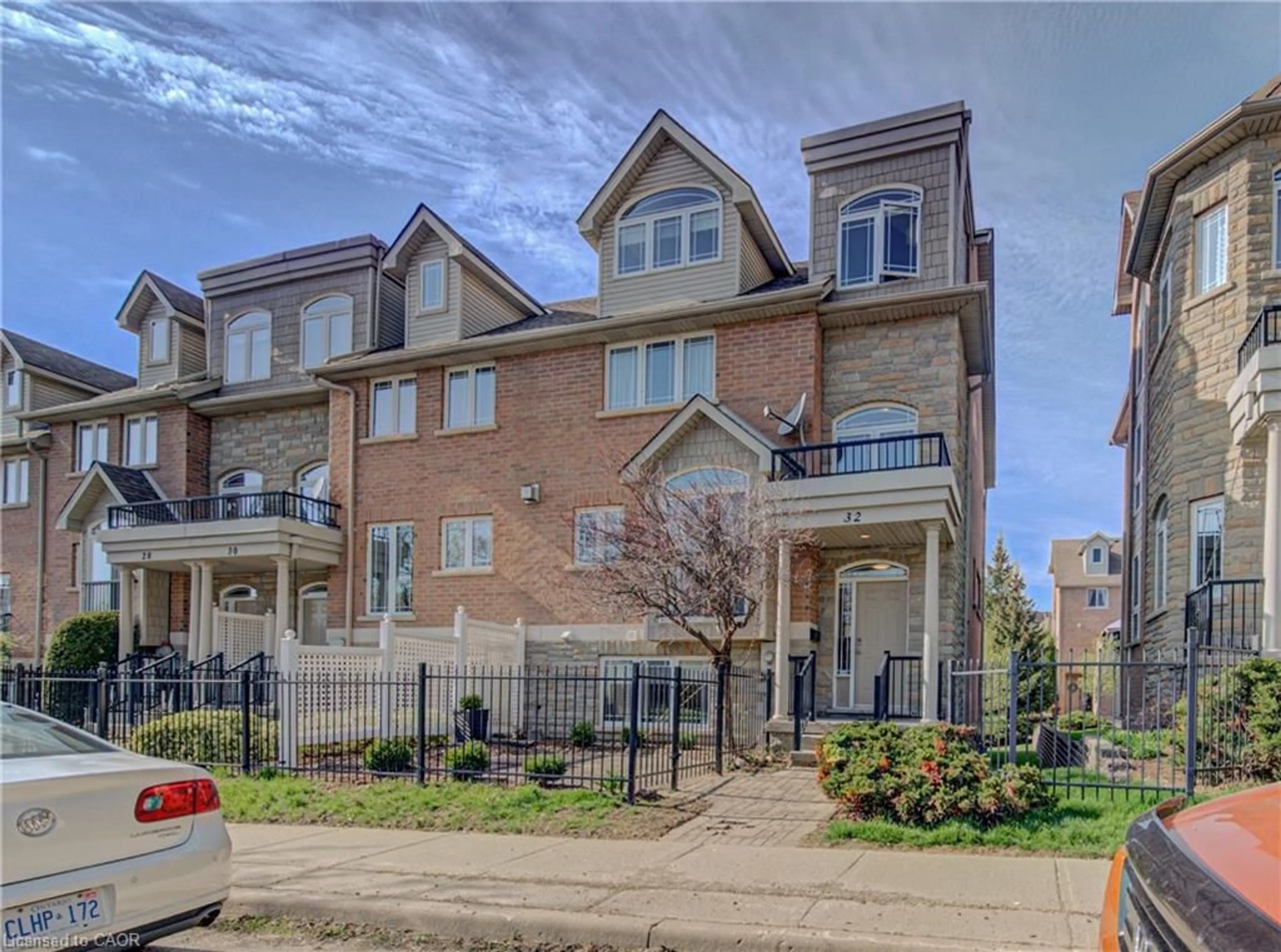 Home with brick exterior material, street for 32 Bruce St, Cambridge Ontario N1R 8M8