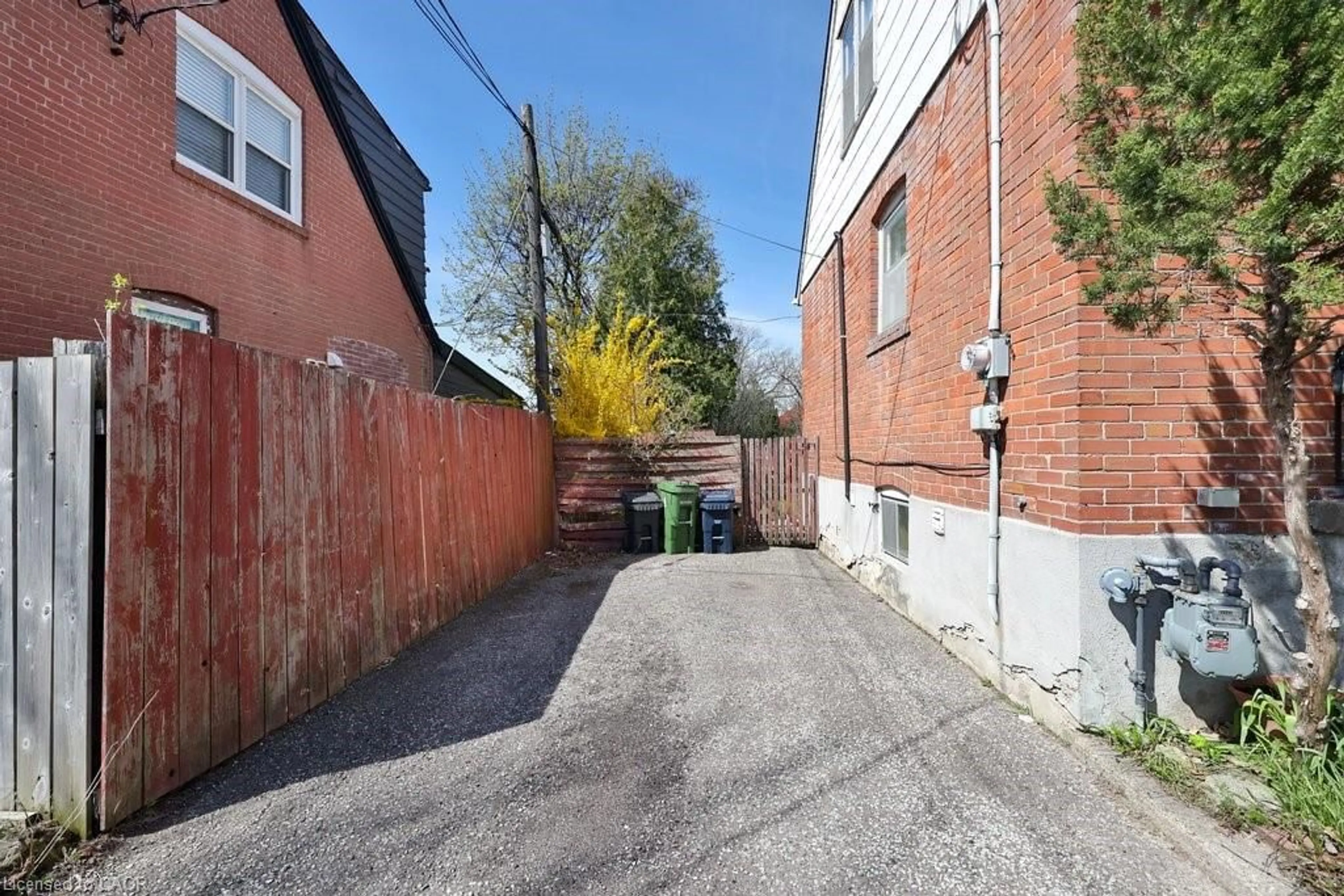 A pic from outside/outdoor area/front of a property/back of a property/a pic from drone, street for 1930 Keele St, York Ontario M6M 3X8