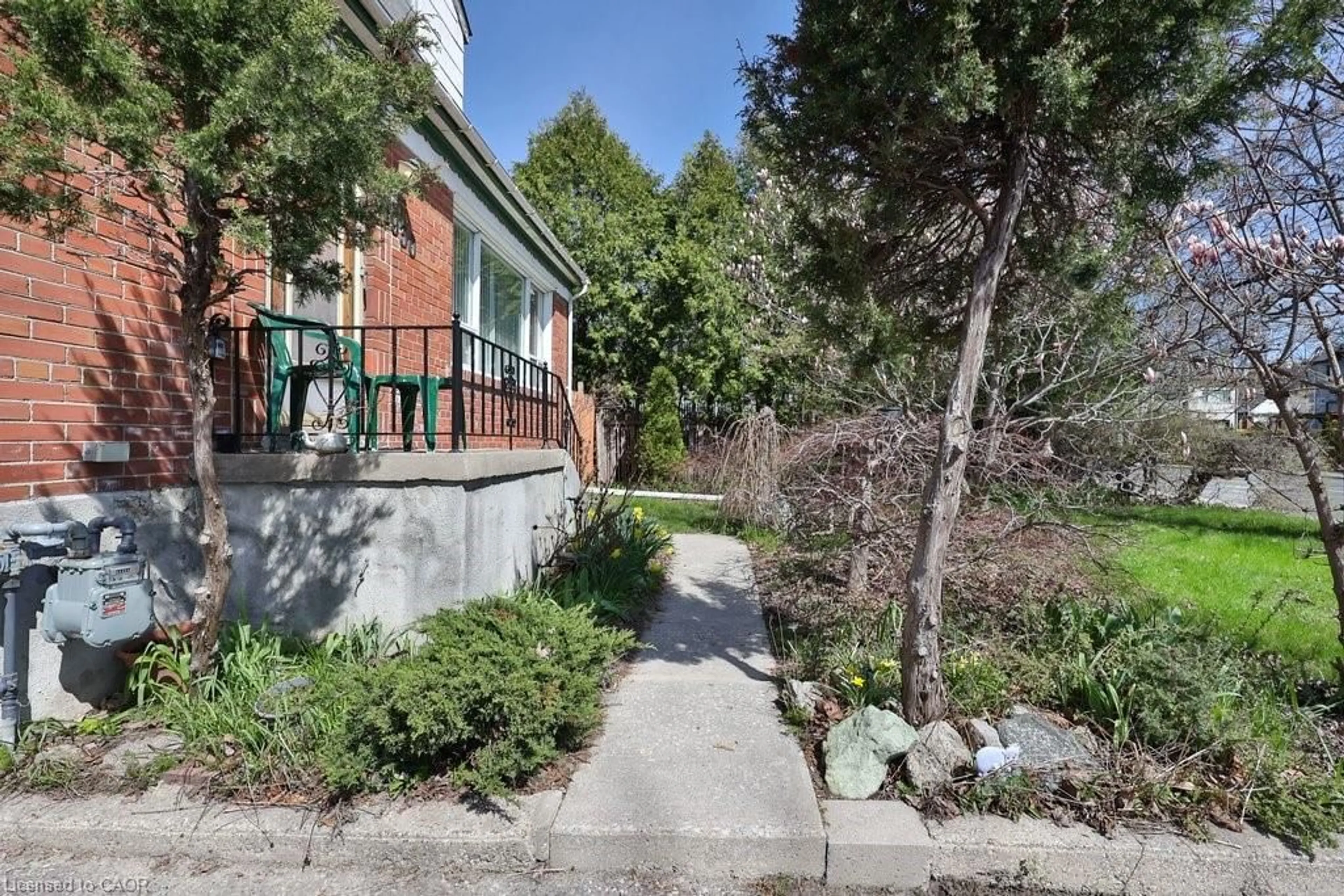 Unknown for 1930 Keele St, York Ontario M6M 3X8