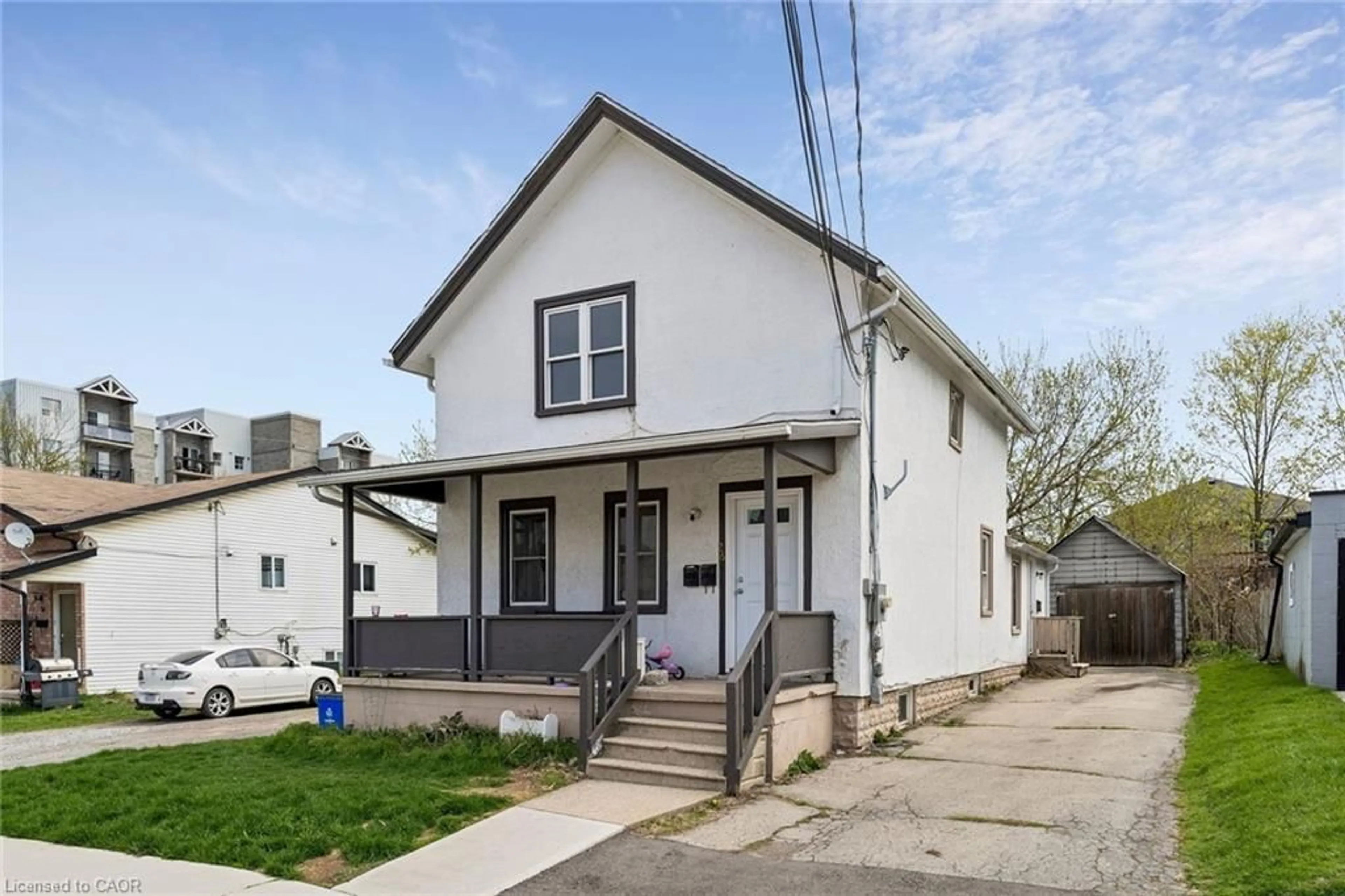 Home with vinyl exterior material, street for 26 Albina St, Welland Ontario L3C 1P3