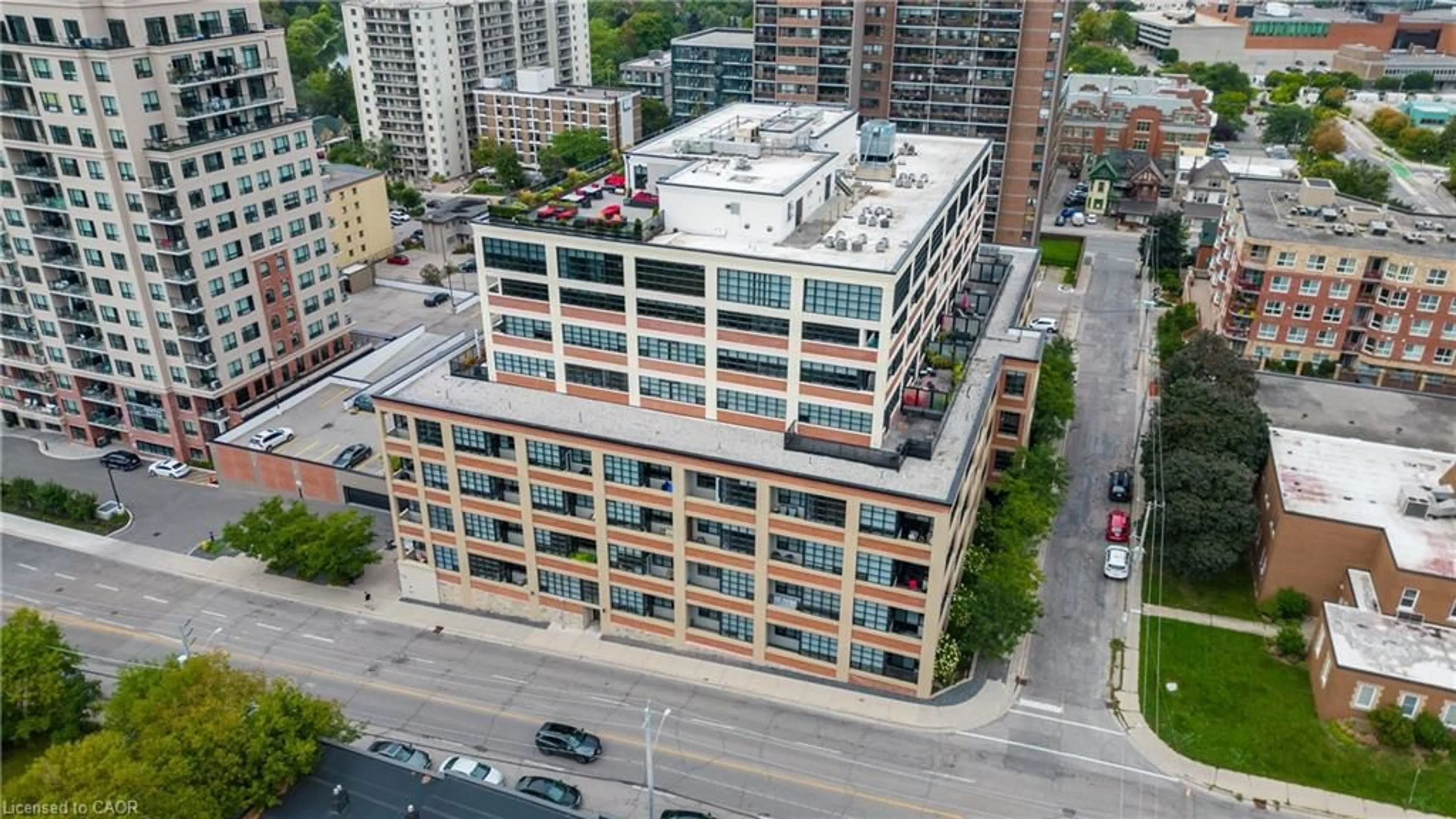 A pic from outside/outdoor area/front of a property/back of a property/a pic from drone, building for 112 Benton St #601, Kitchener Ontario N2G 3H6