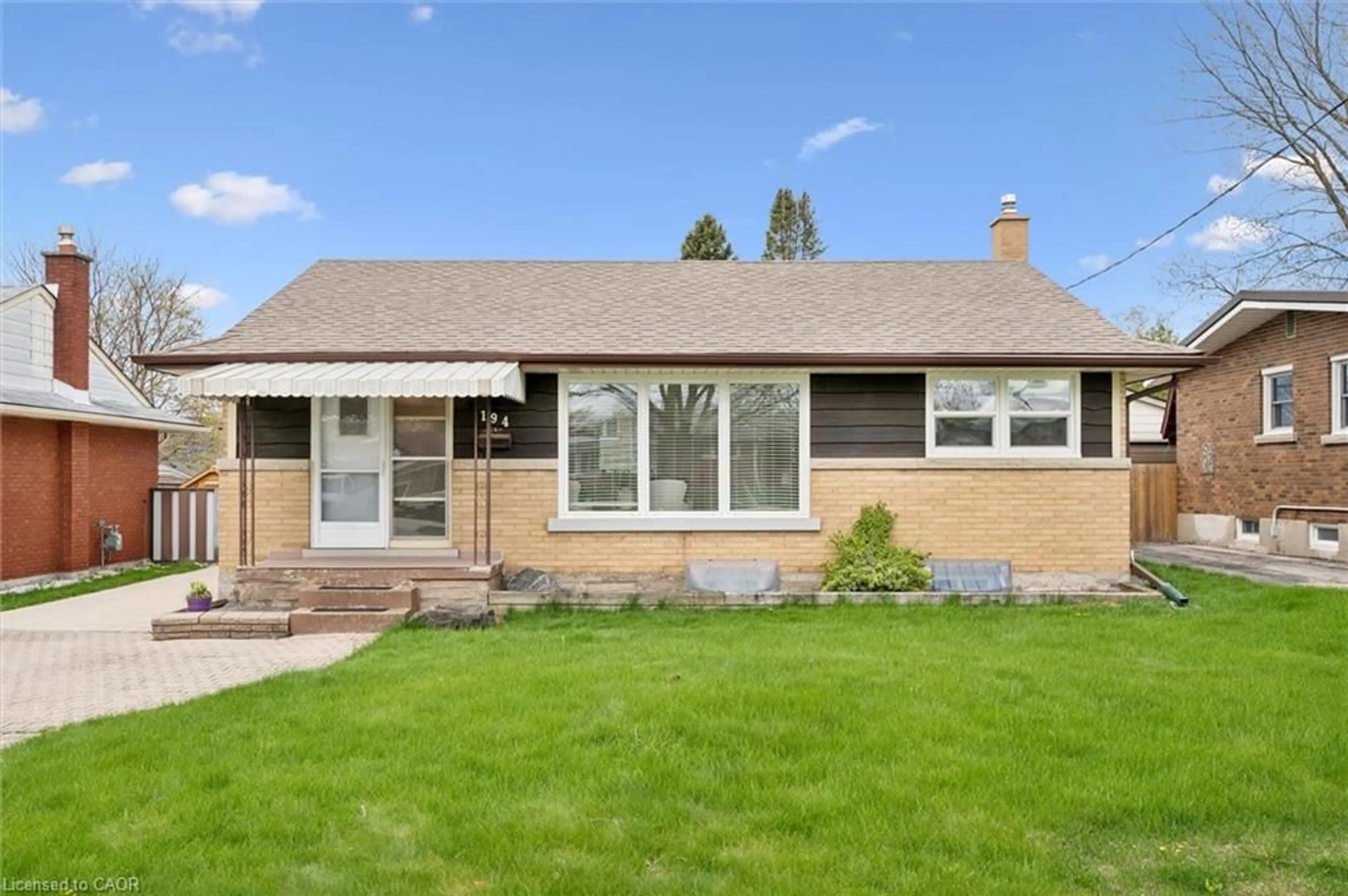 Home with vinyl exterior material, street for 194 Franklin St, Kitchener Ontario N2C 1R7