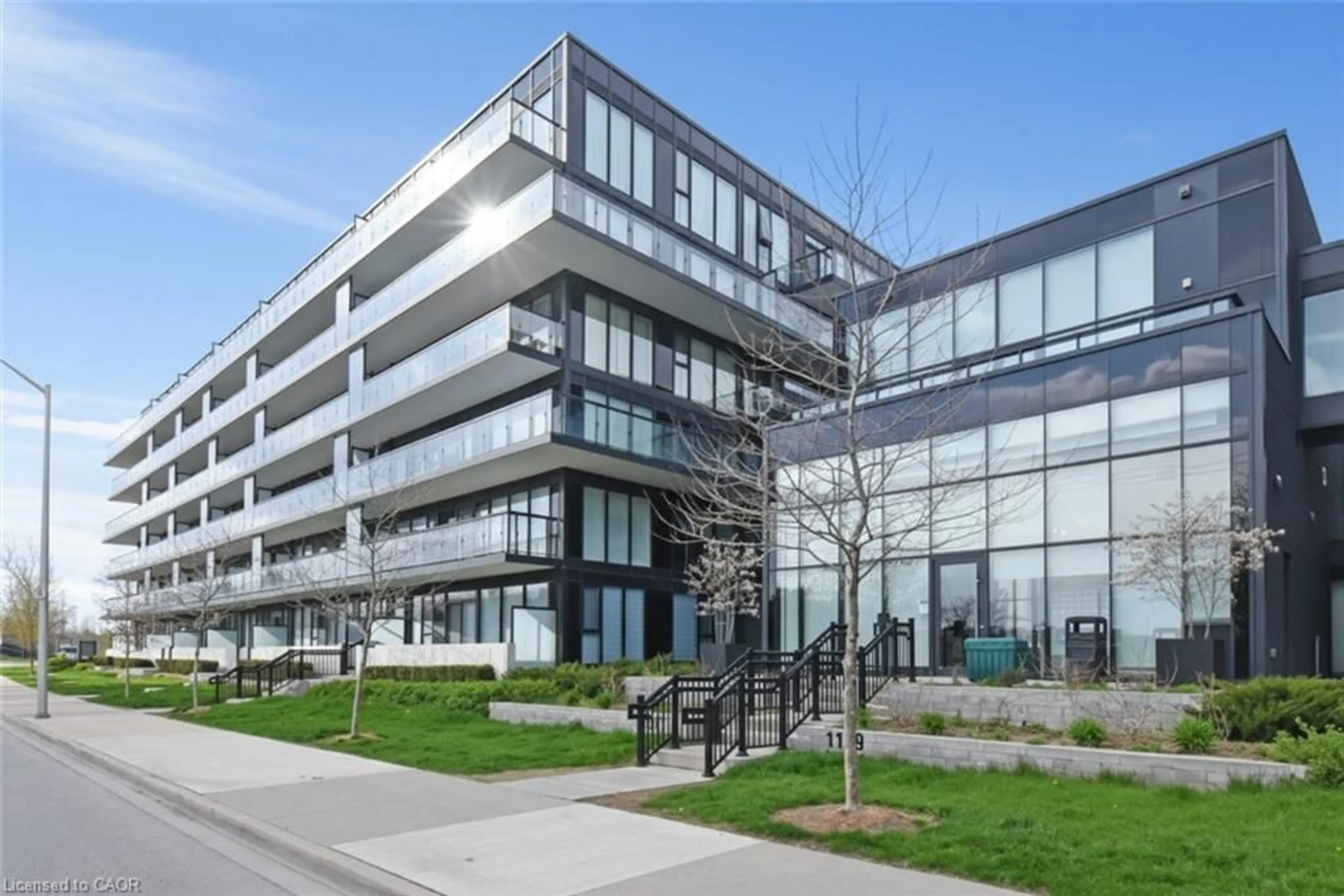 Indoor foyer for 1117 Cooke Blvd #A410, Burlington Ontario L7T 0C6