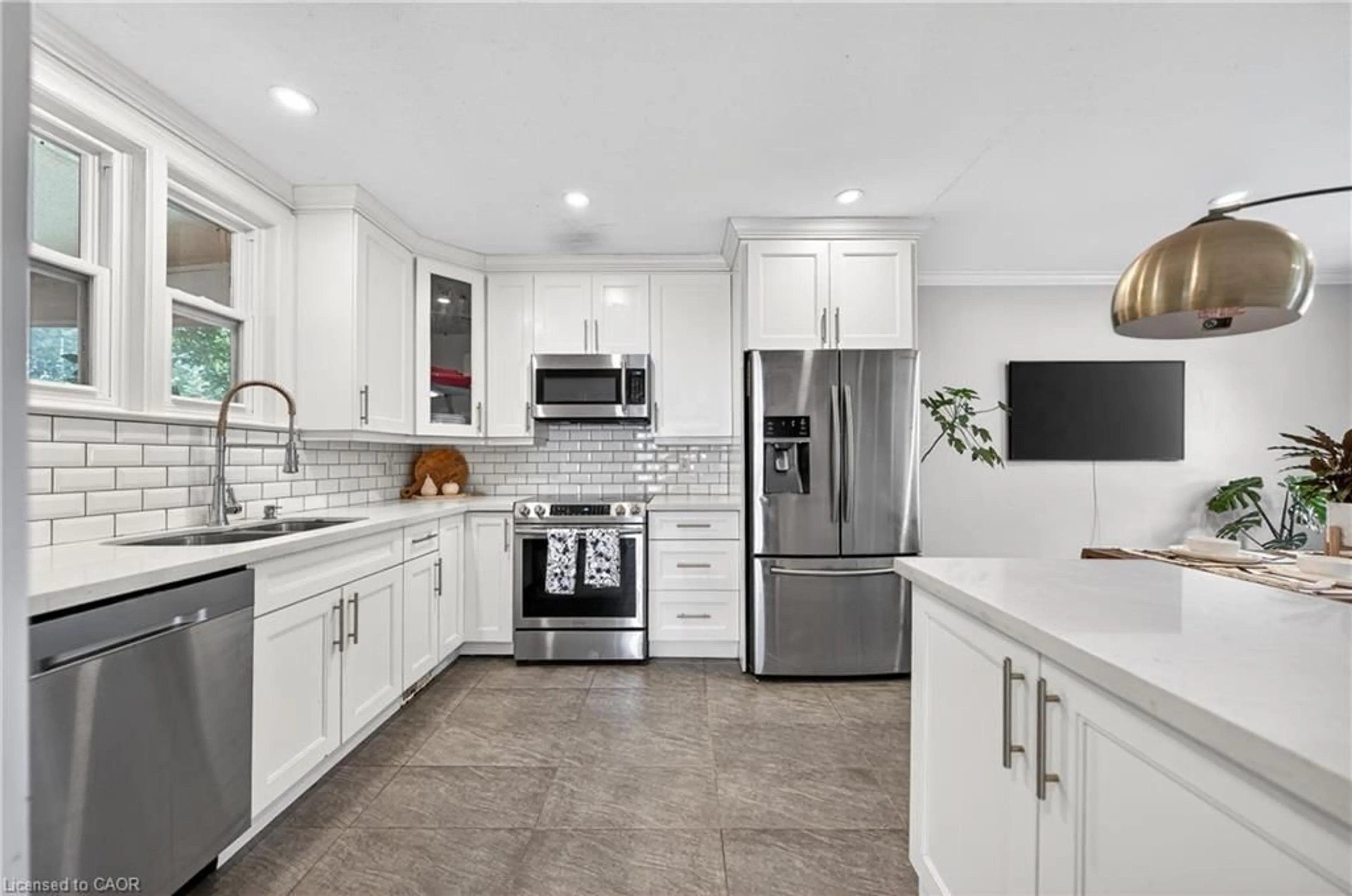 Open concept kitchen, ceramic/tile floor for 154 Bridgeport Rd, Waterloo Ontario N2J 2K4