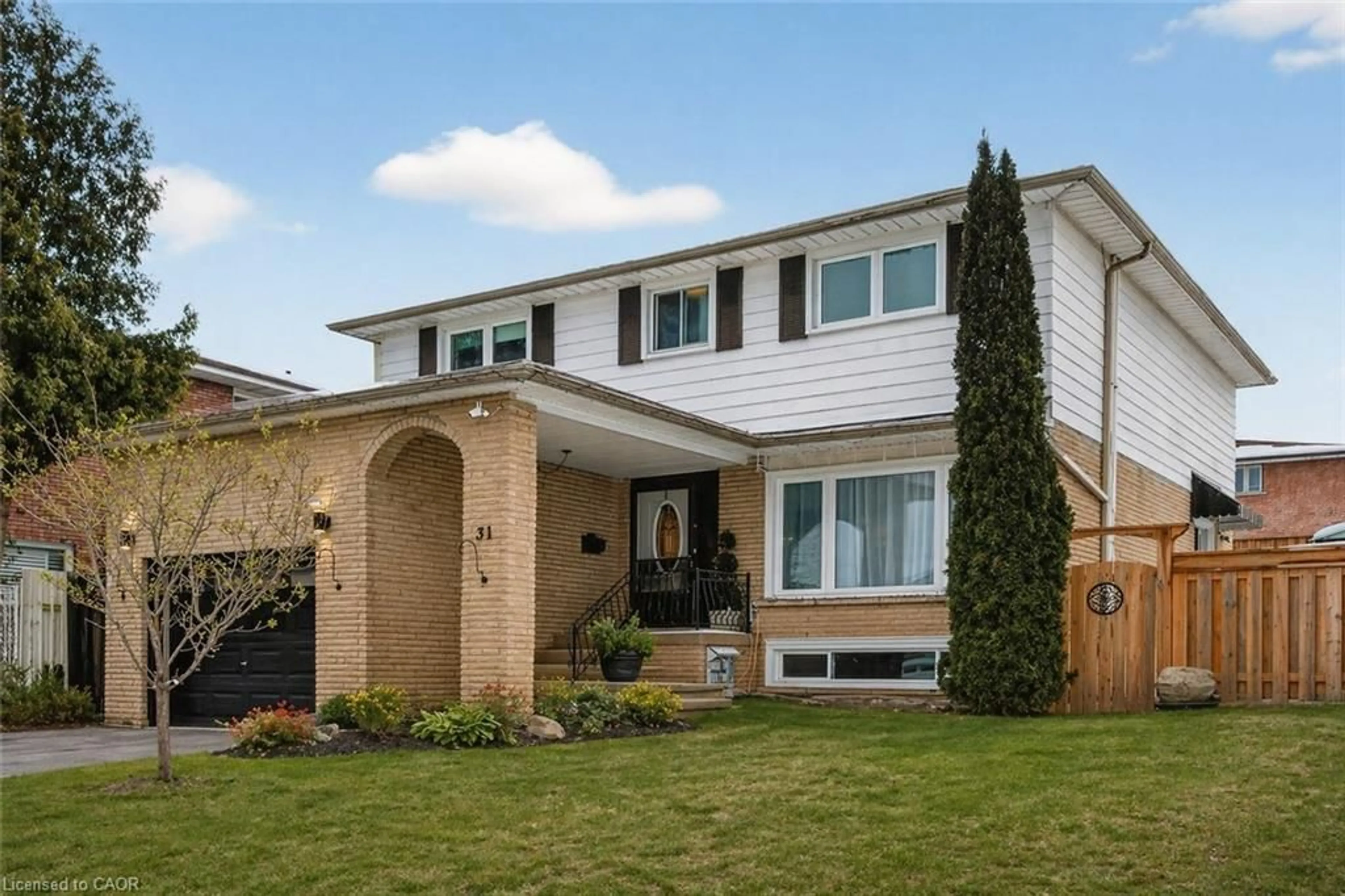 Home with brick exterior material, street for 31 Maynard St, Hamilton Ontario L9B 1R9