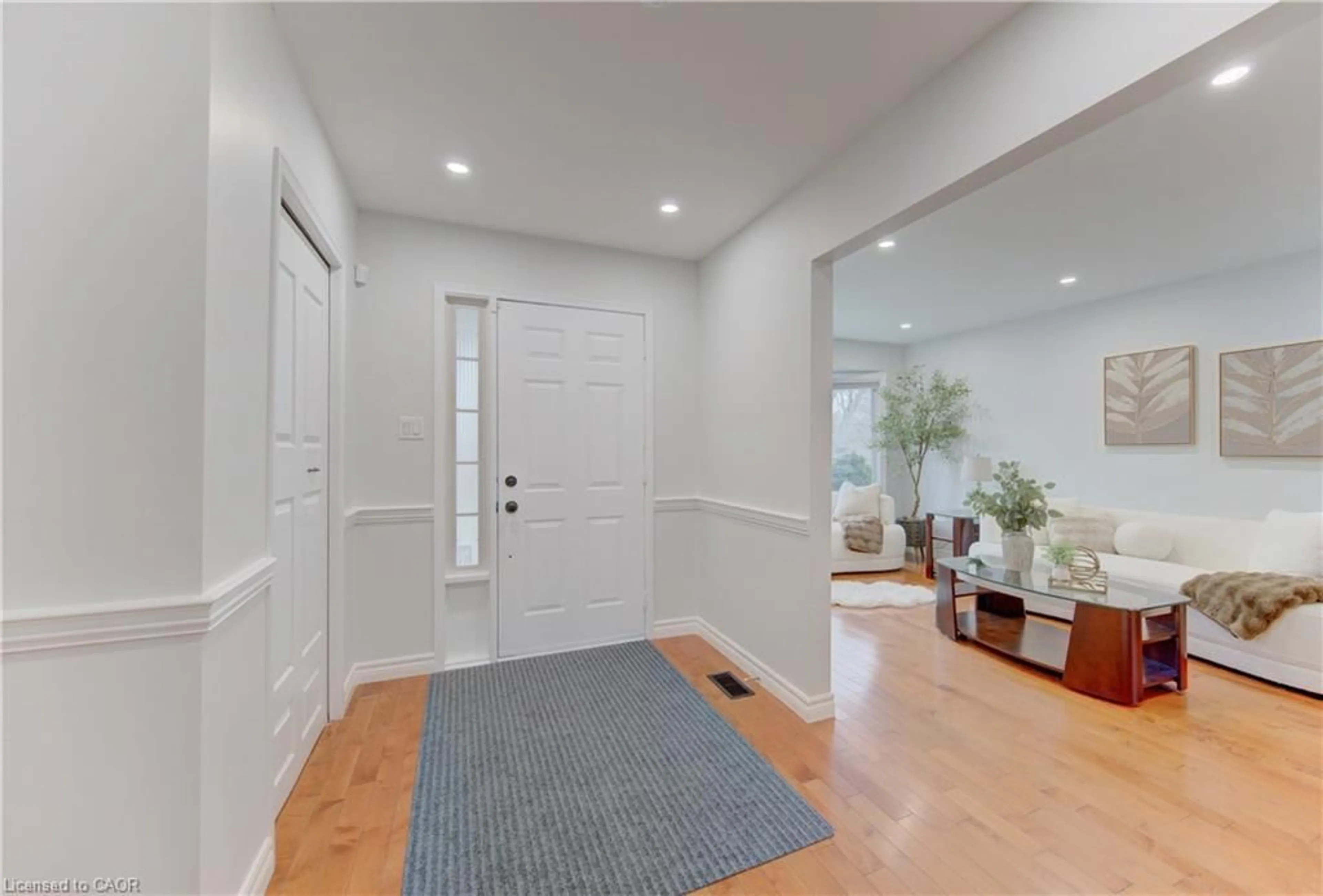 Indoor entryway for 62 Medford St, Kitchener Ontario N2N 2J1