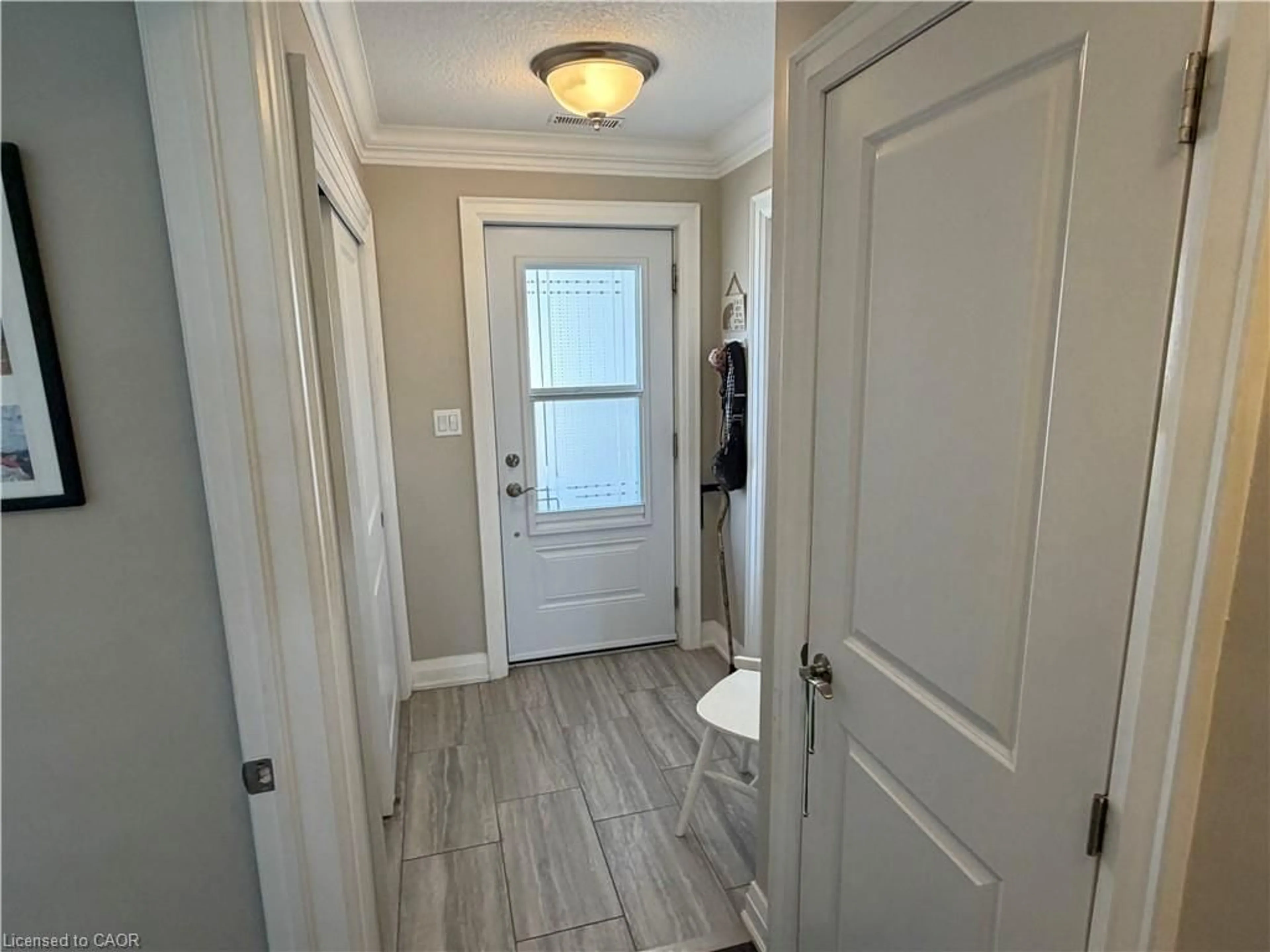 Indoor entryway for 31 Bishop Tonnos Way, Hamilton Ontario L9B 2L7
