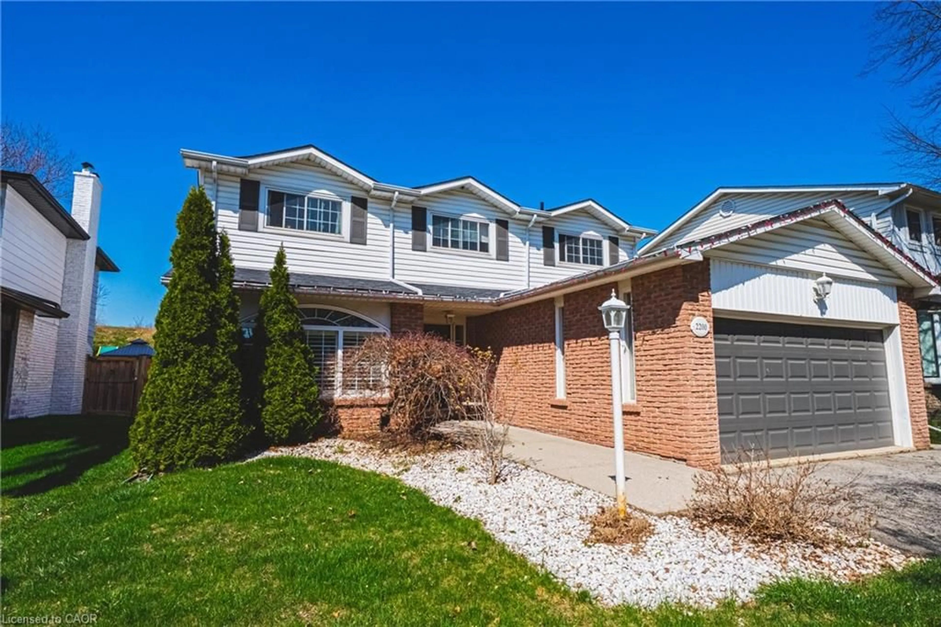 Home with brick exterior material, street for 2200 Sandringham Dr, Burlington Ontario L7P 1T9