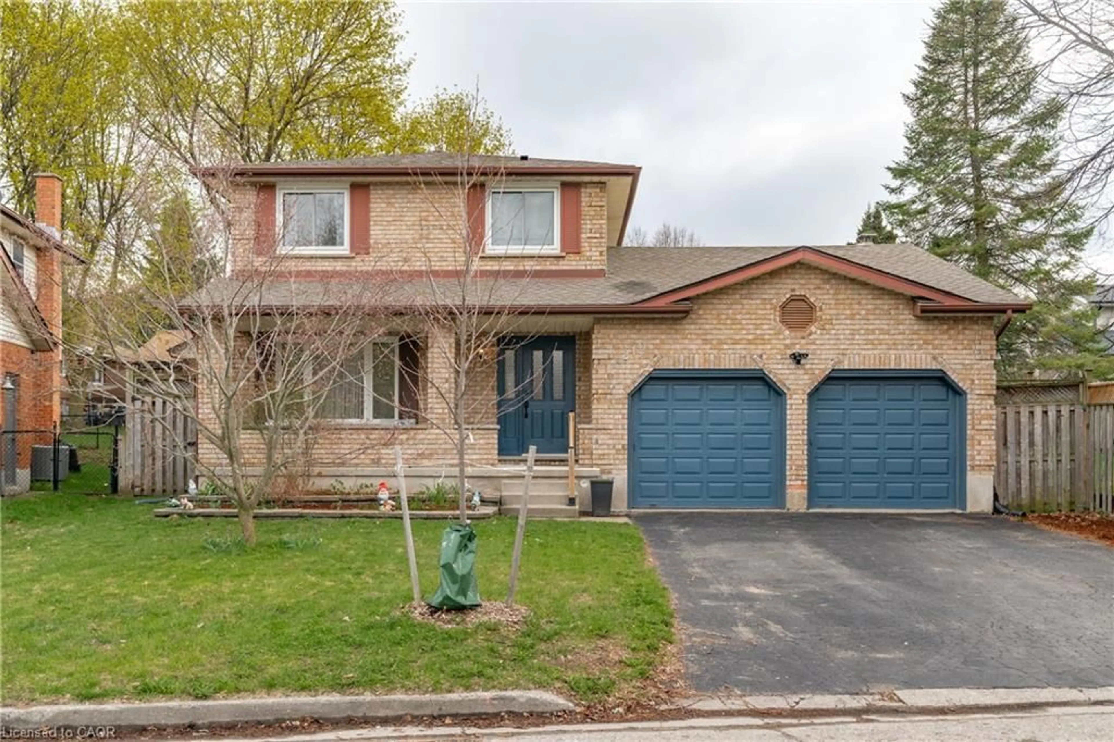Home with brick exterior material, street for 210 Old Country Pl, Kitchener Ontario N2E 3A3