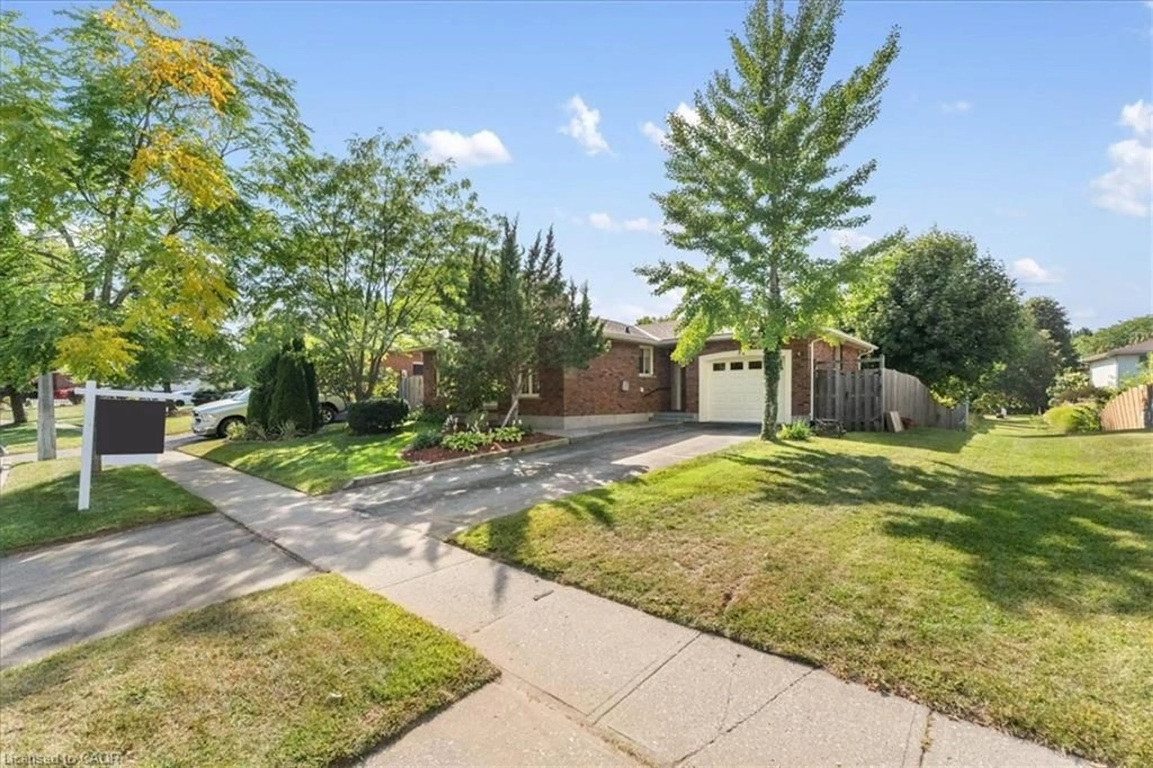 A pic from outside/outdoor area/front of a property/back of a property/a pic from drone, street for 32 Donly Dr, Simcoe Ontario N3Y 4Z8