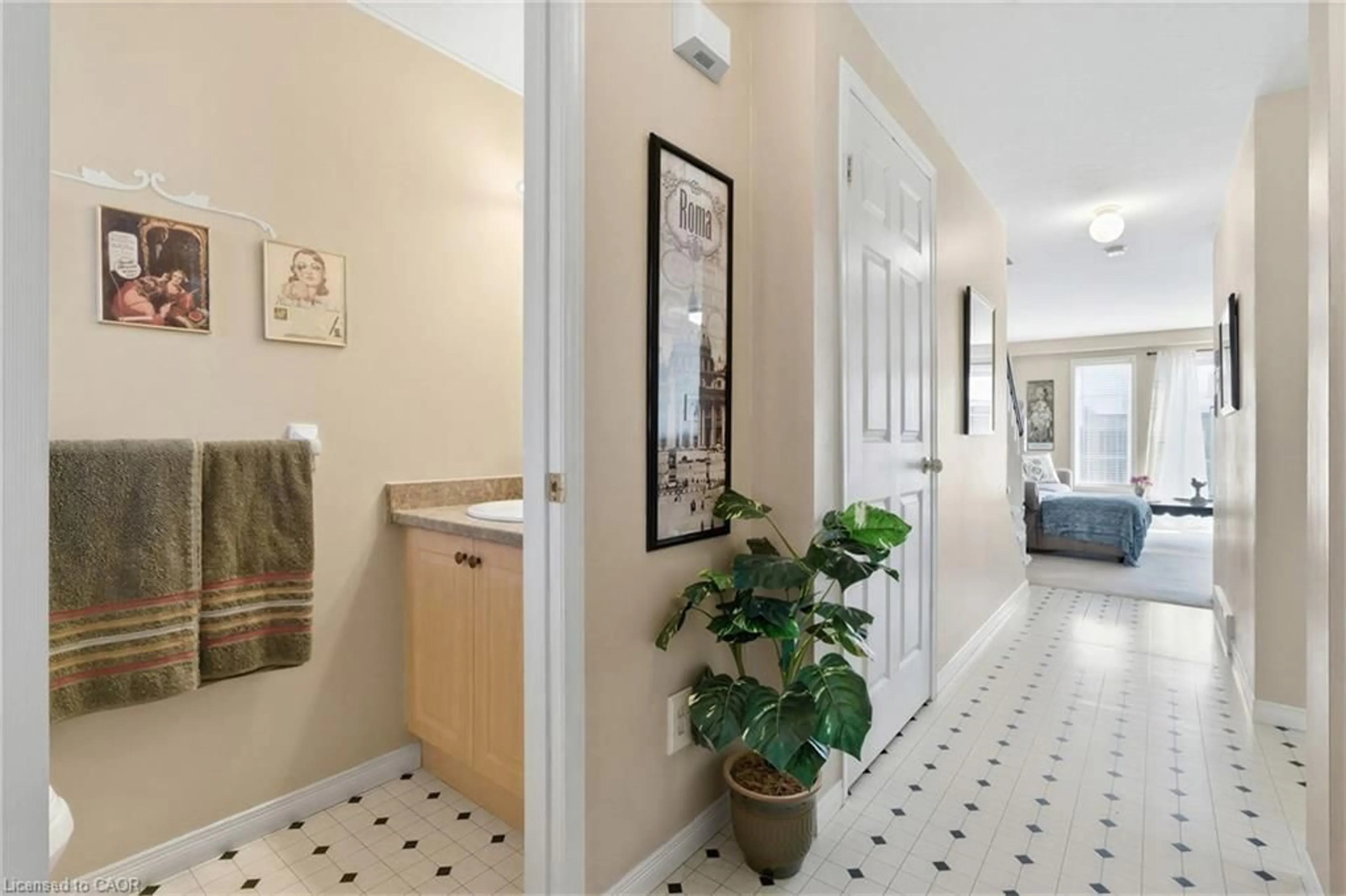 Indoor entryway for 130 Donnenwerth Dr, Kitchener Ontario N2E 4C8