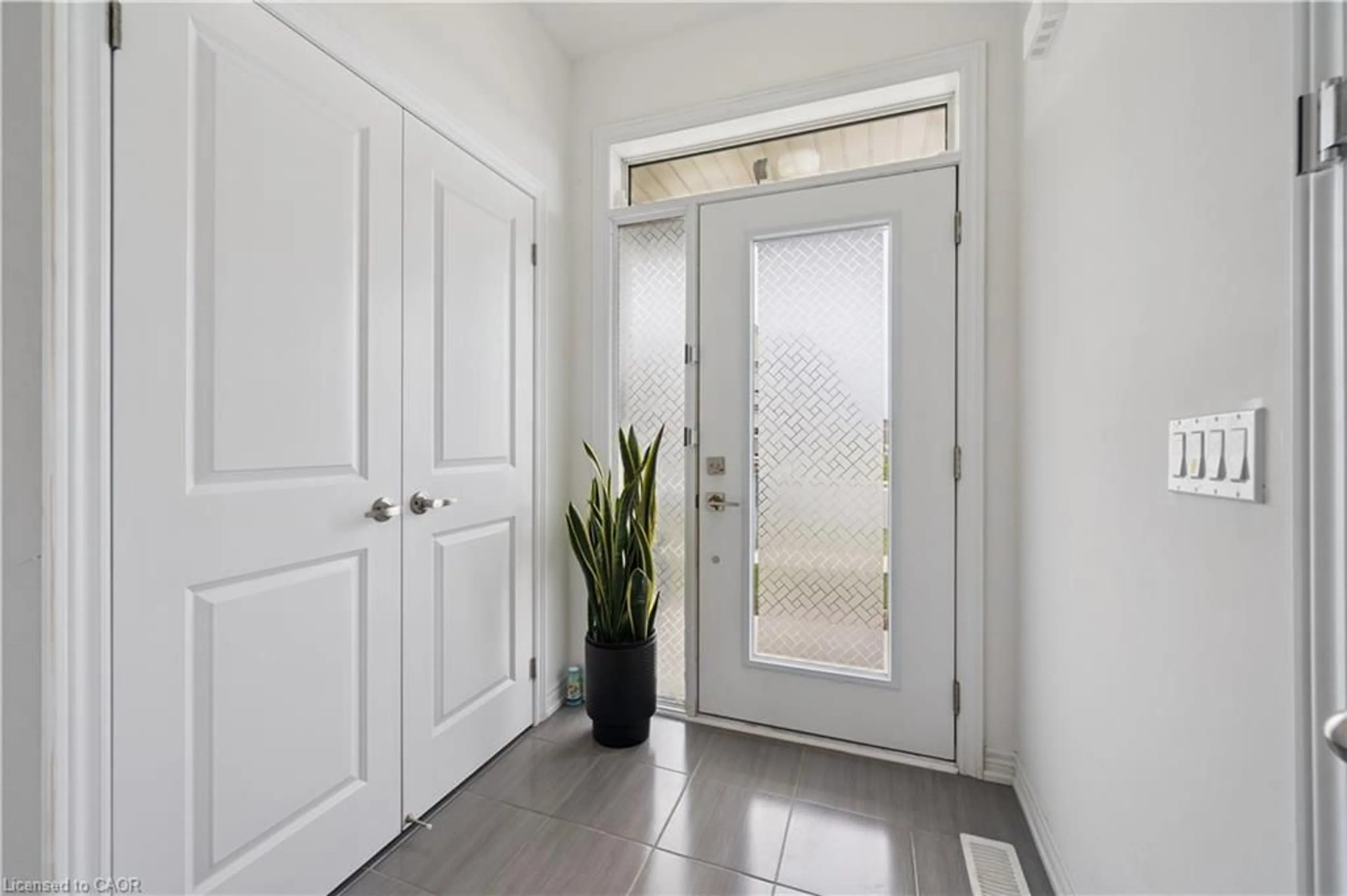Indoor entryway for 223 Farley Rd, Fergus Ontario N1M 0J2
