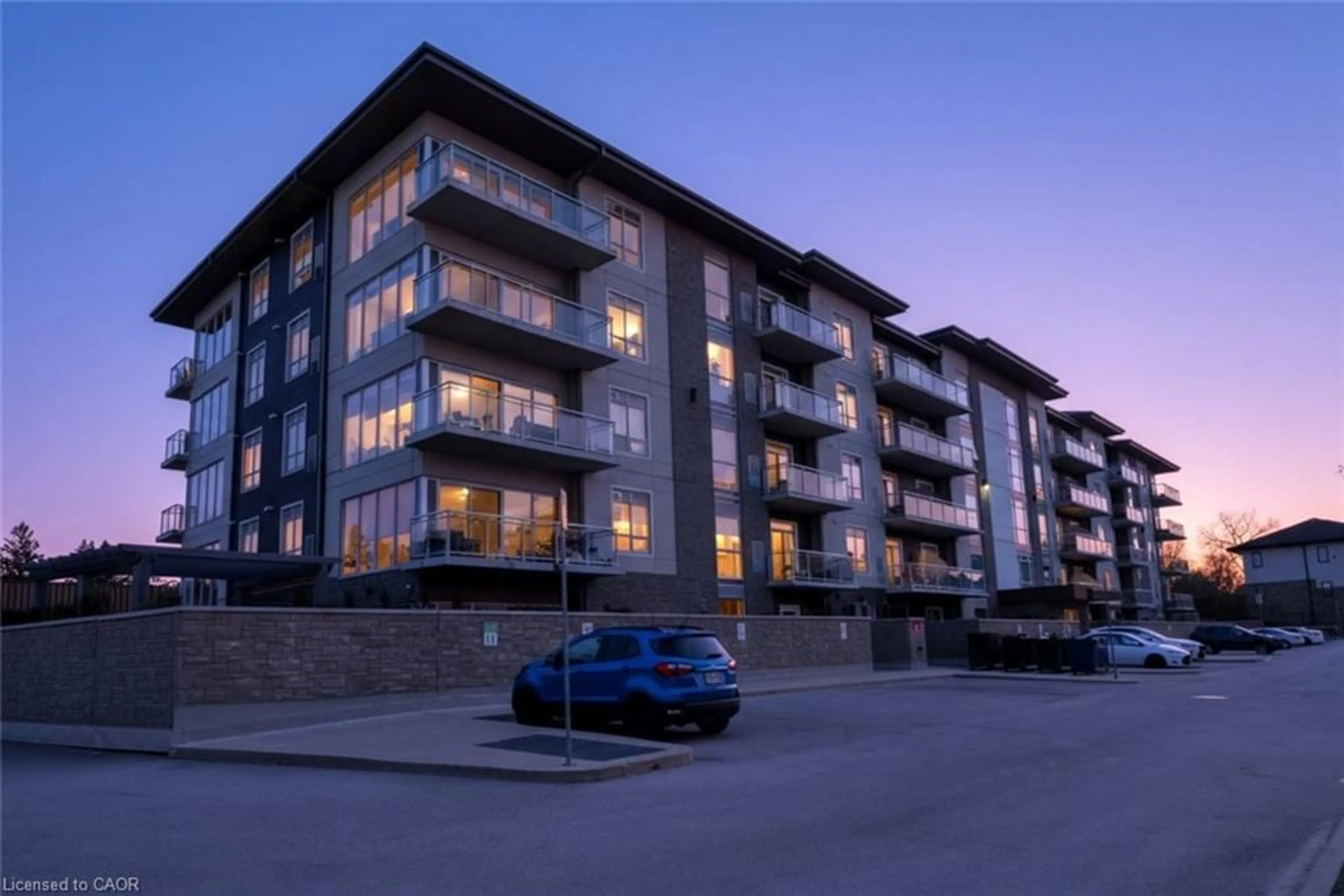 A pic from outside/outdoor area/front of a property/back of a property/a pic from drone, building for 16 Markle Cres #111, Ancaster Ontario L9G 0H4