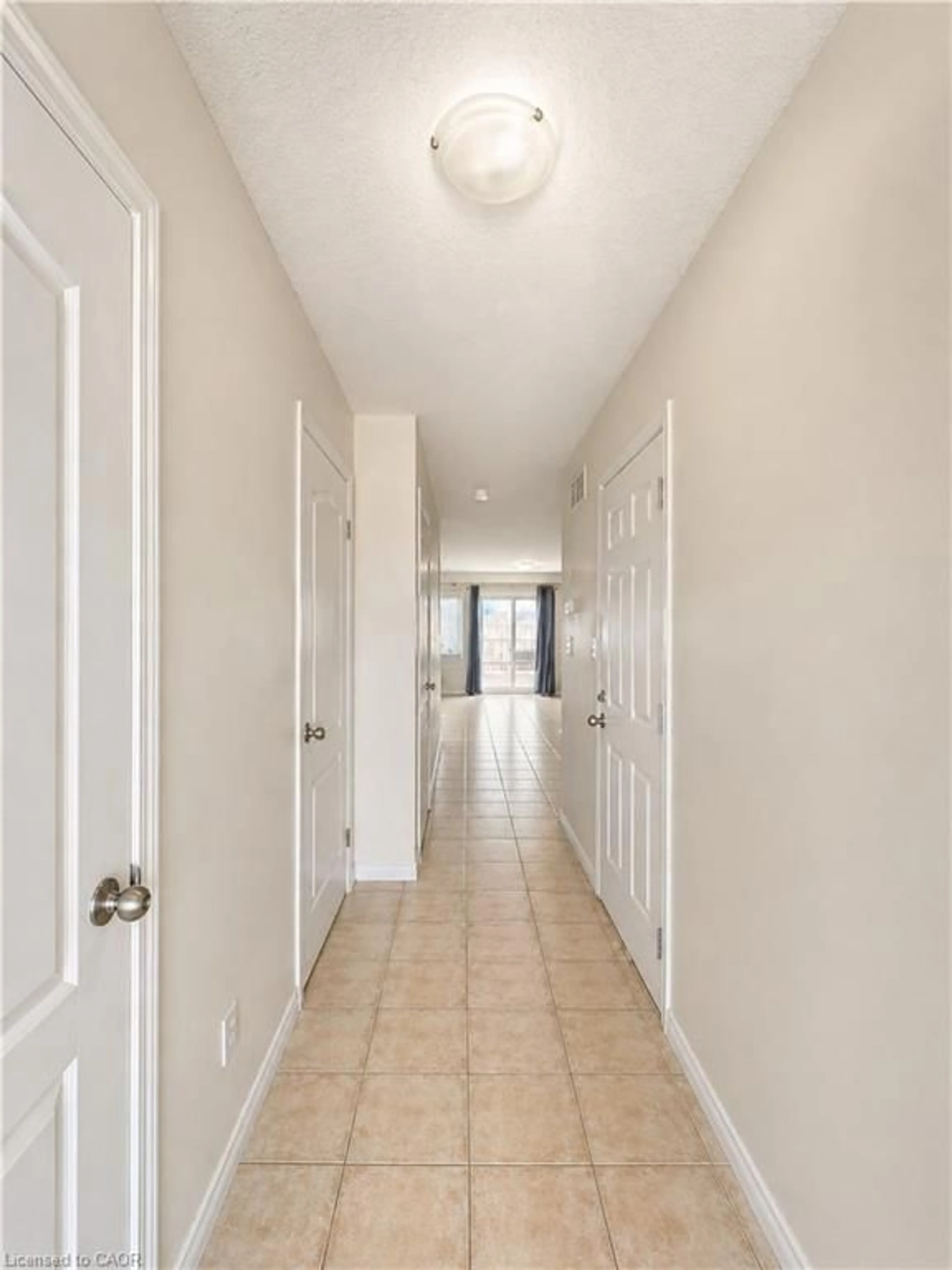Indoor entryway for 1364 Countrystone Dr, Kitchener Ontario N2N 3R8