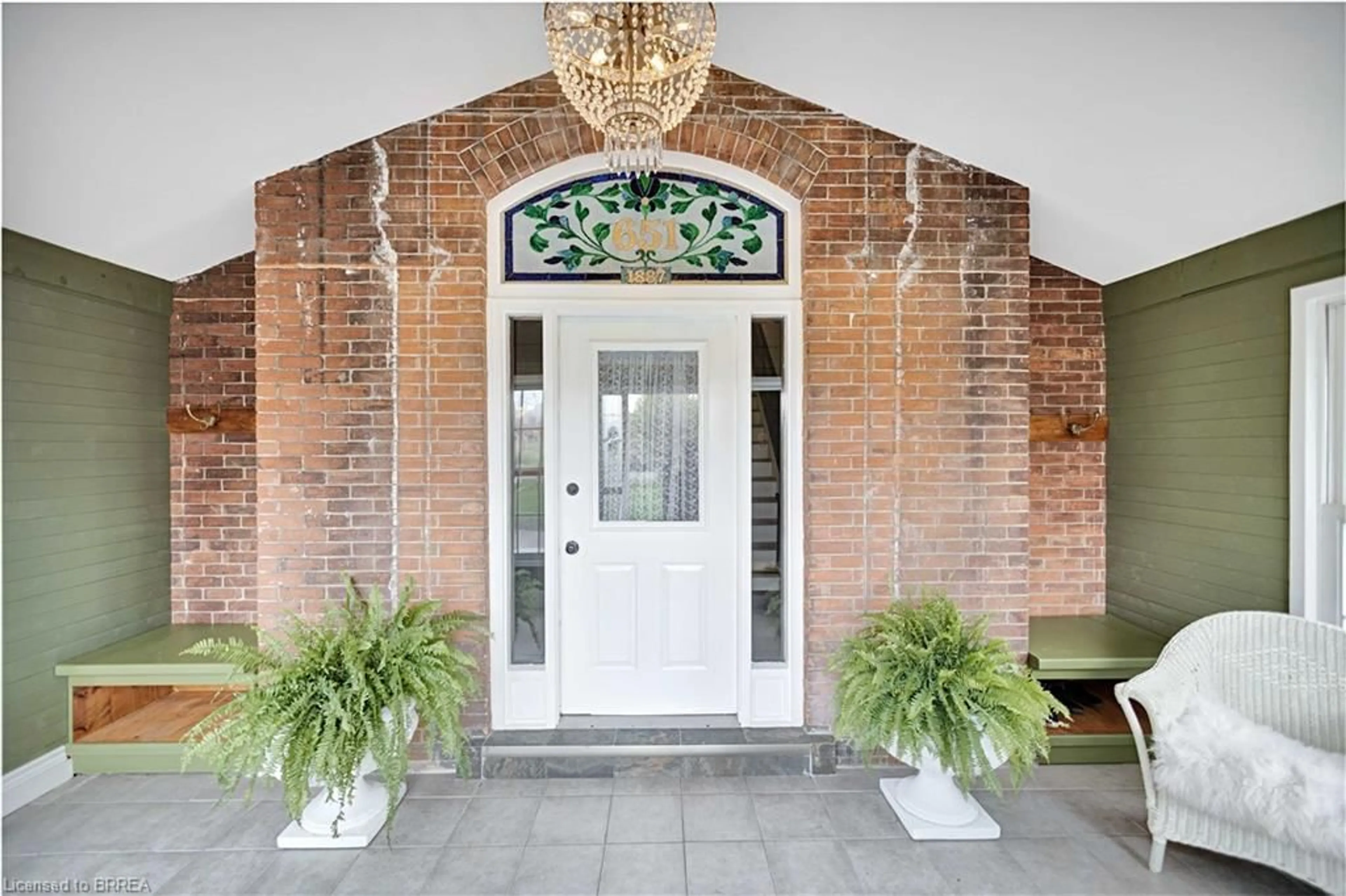 Indoor entryway for 651 West St, Simcoe Ontario N3Y 4K5