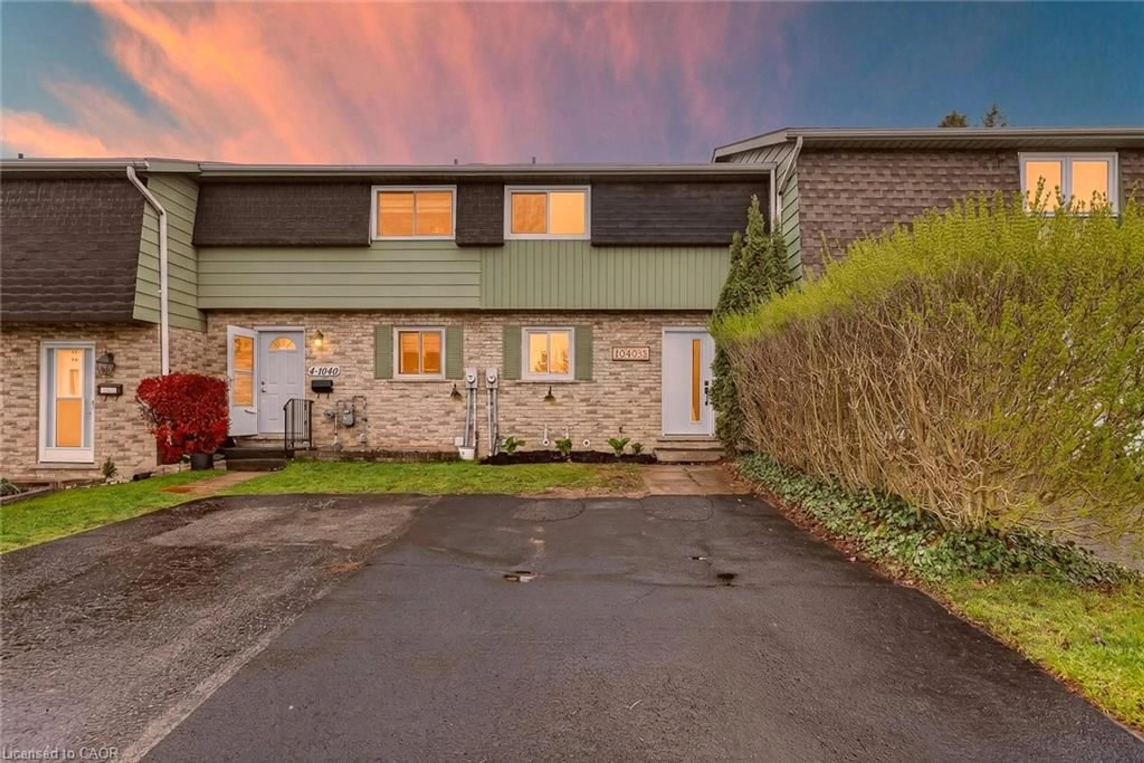 A pic from outside/outdoor area/front of a property/back of a property/a pic from drone, street for 1040 Canfield Cres #3, Woodstock Ontario N4S 8P3