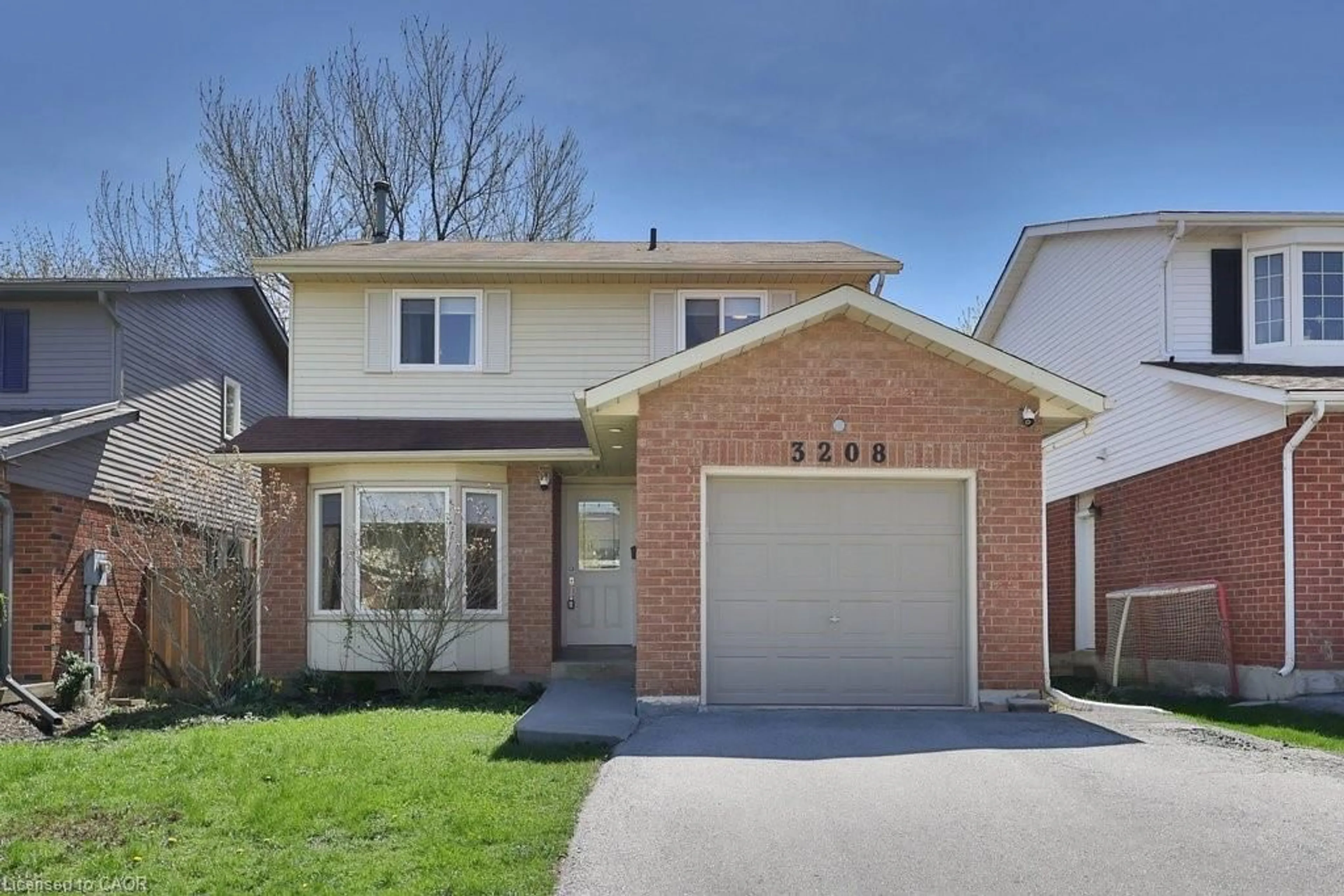 Home with brick exterior material, street for 3208 Edenwood Cres, Burlington Ontario L7M 3K4