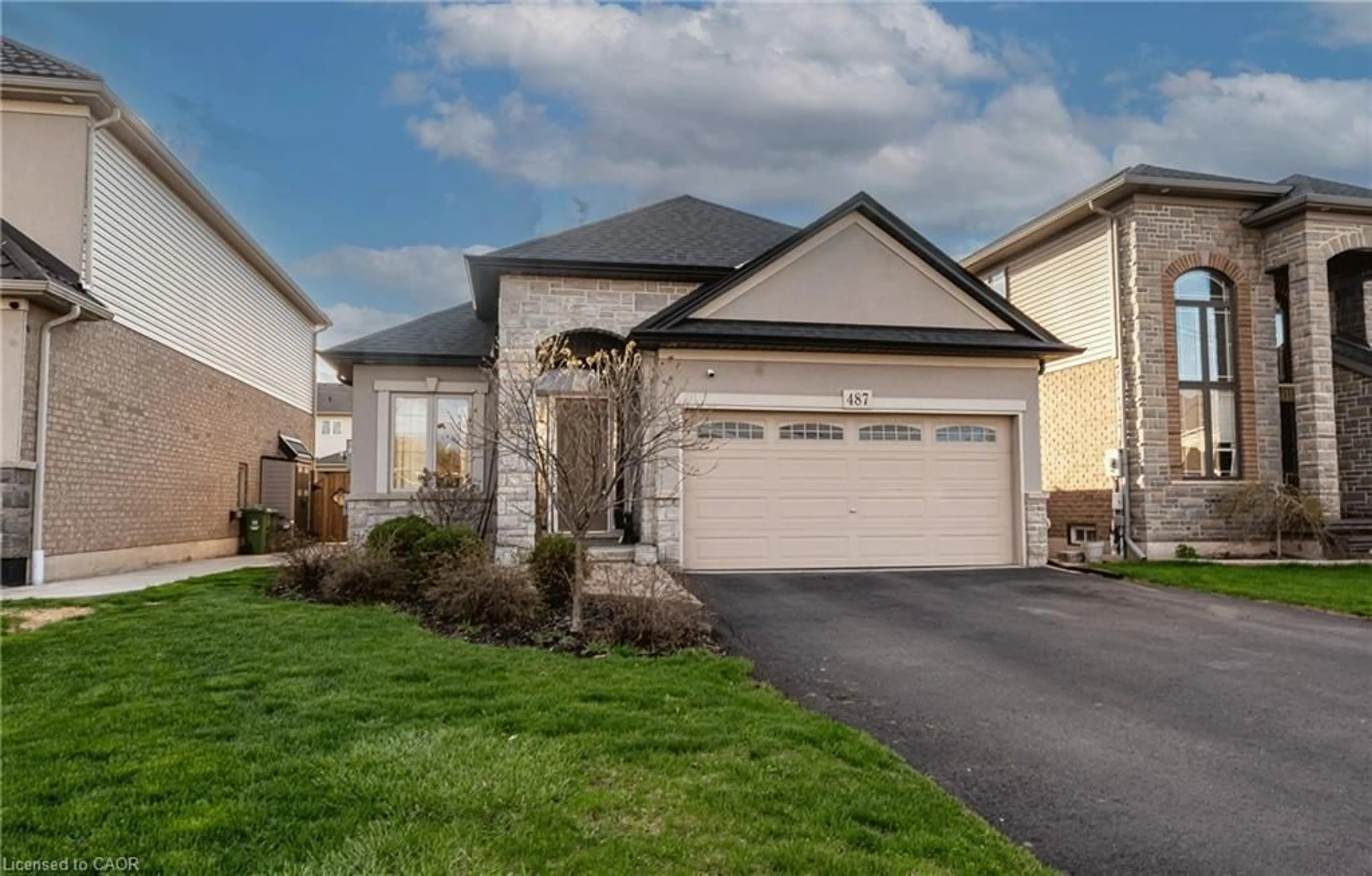 Home with vinyl exterior material, street for 487 Glover Rd, Stoney Creek Ontario L8E 5C6