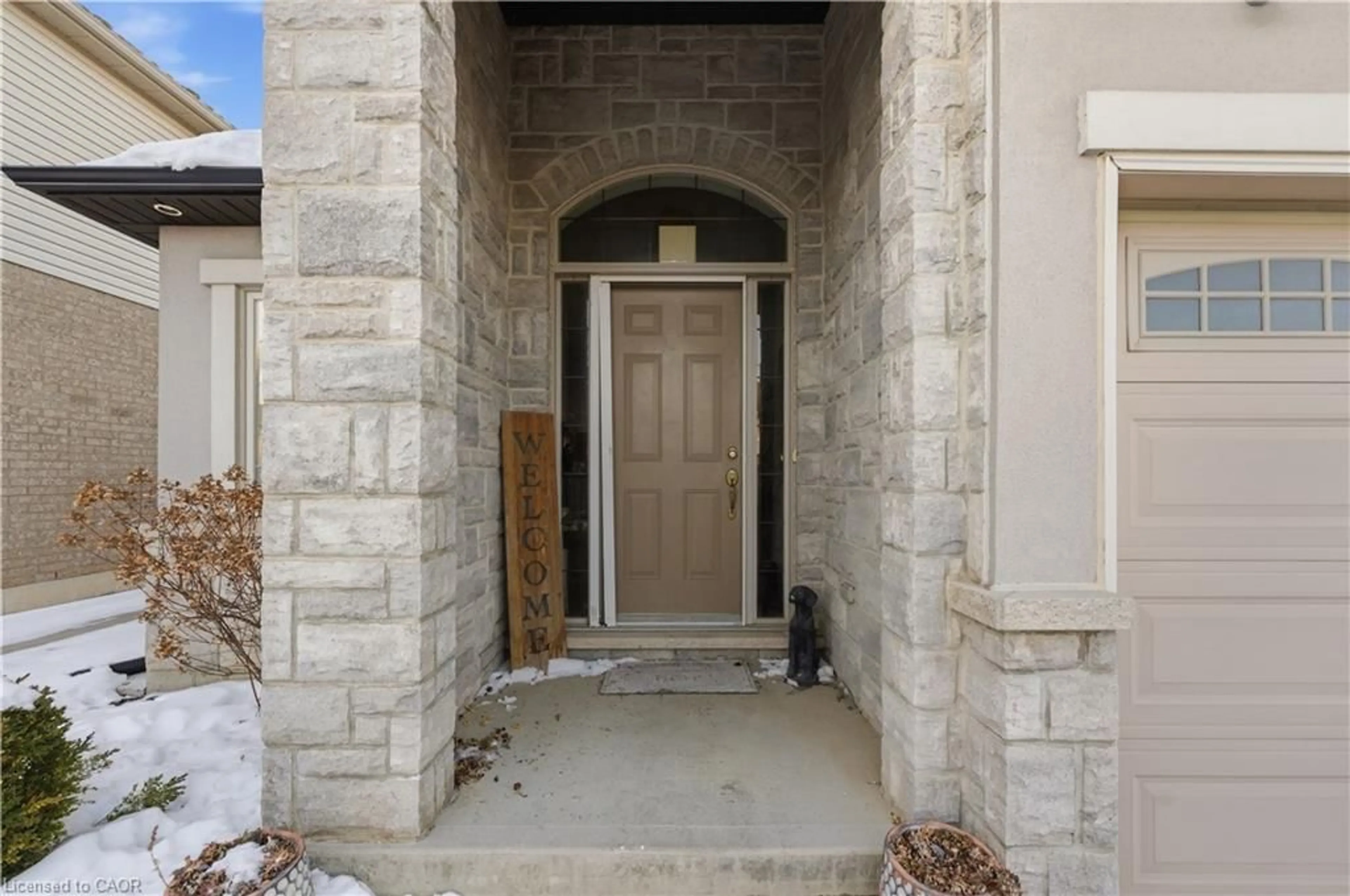 Indoor entryway for 487 Glover Rd, Stoney Creek Ontario L8E 5C6