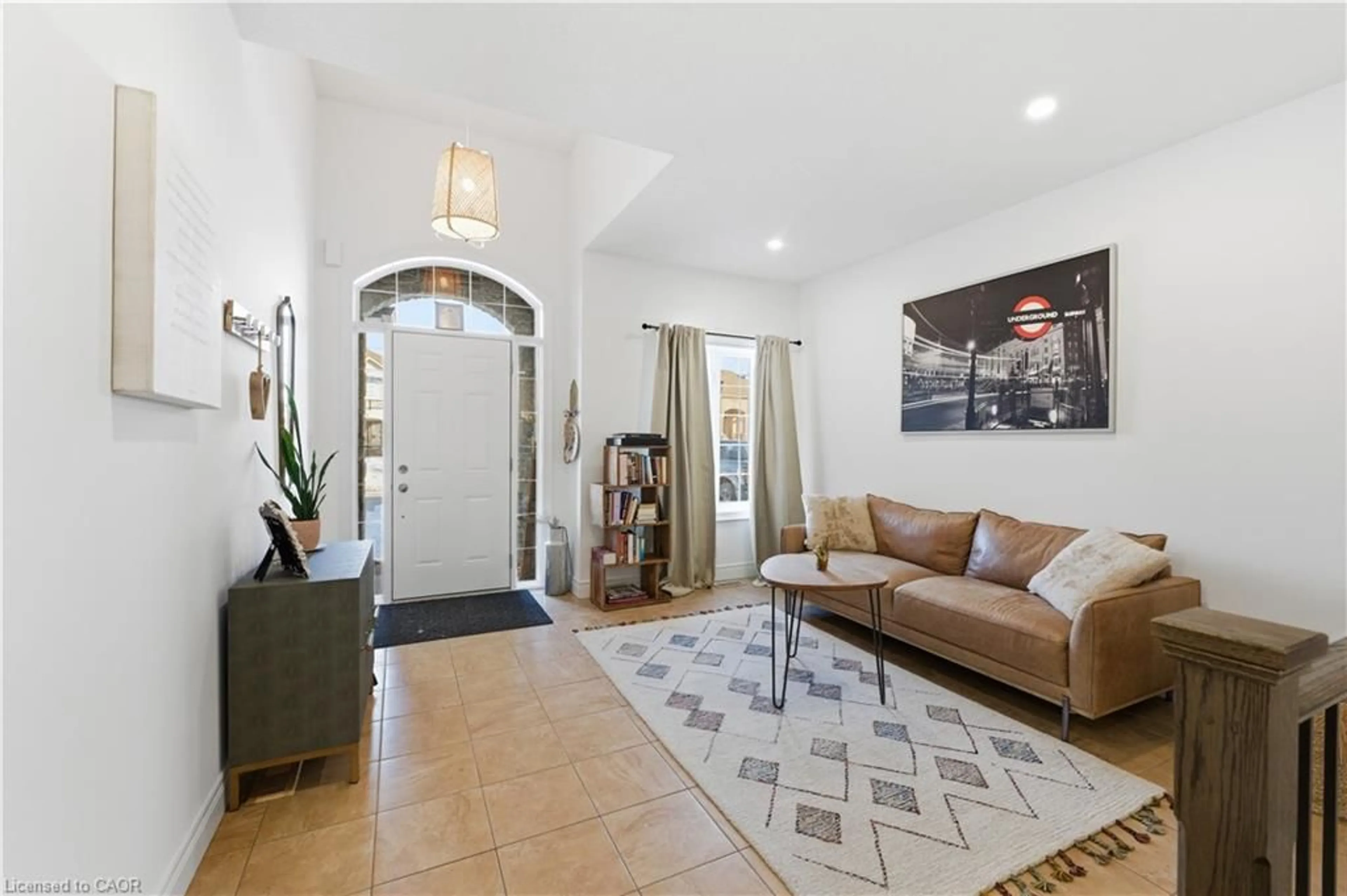 Indoor entryway for 487 Glover Rd, Stoney Creek Ontario L8E 5C6