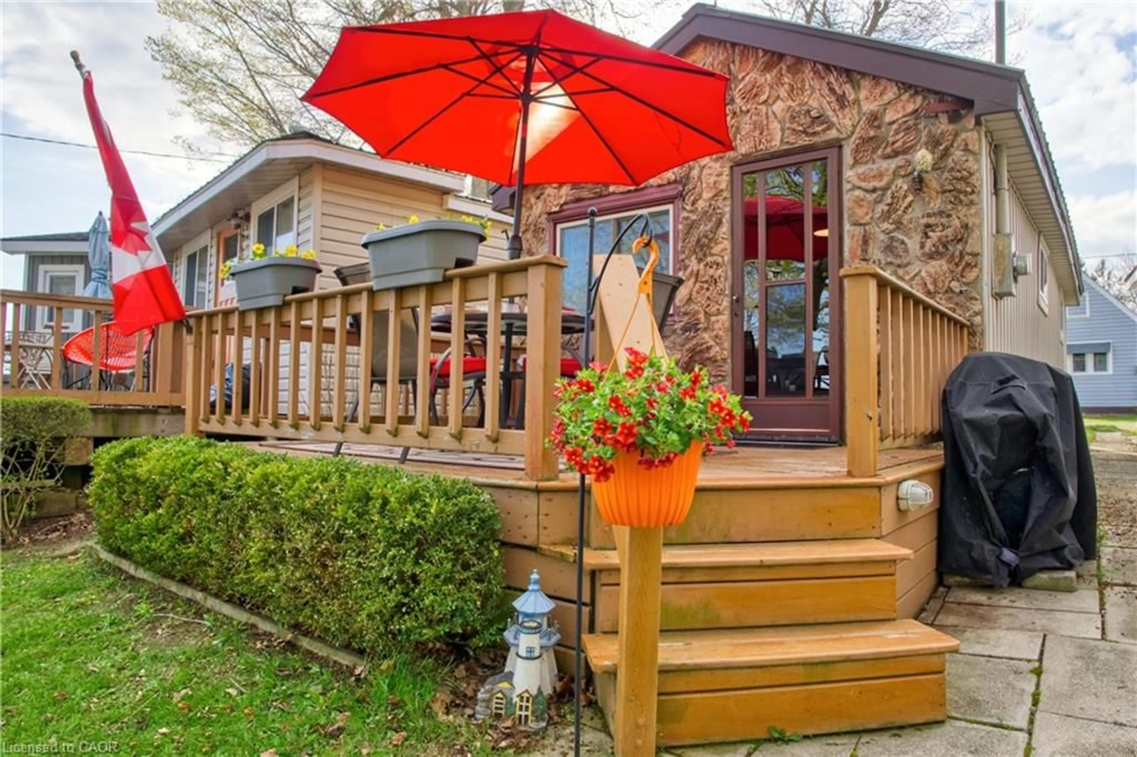 Patio, street for 17 Bucks Pk, Port Dover Ontario N0A 1N0