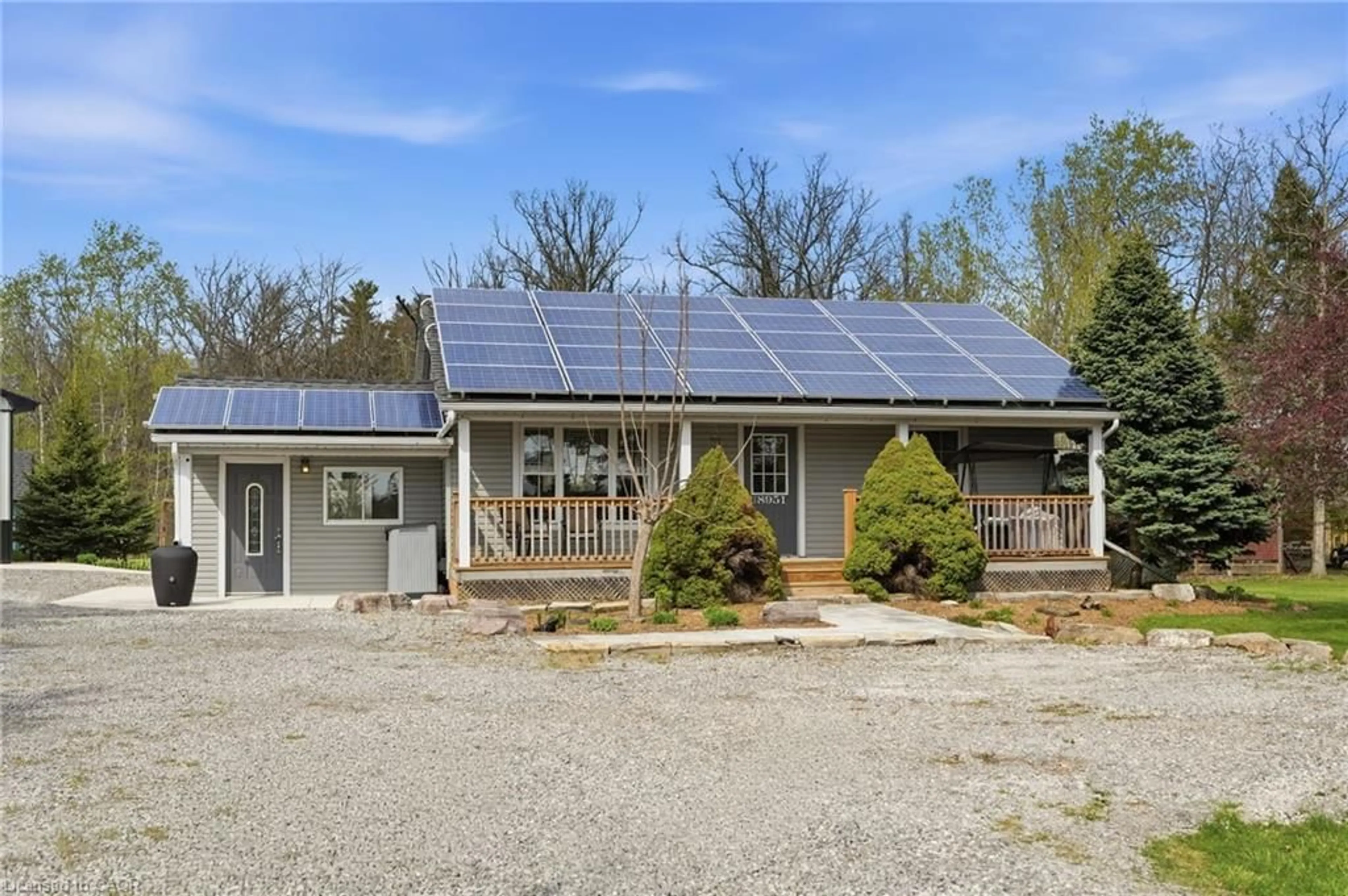 A pic from outside/outdoor area/front of a property/back of a property/a pic from drone, building for 8951 Silver St, Caistor Centre Ontario L0R 1E0