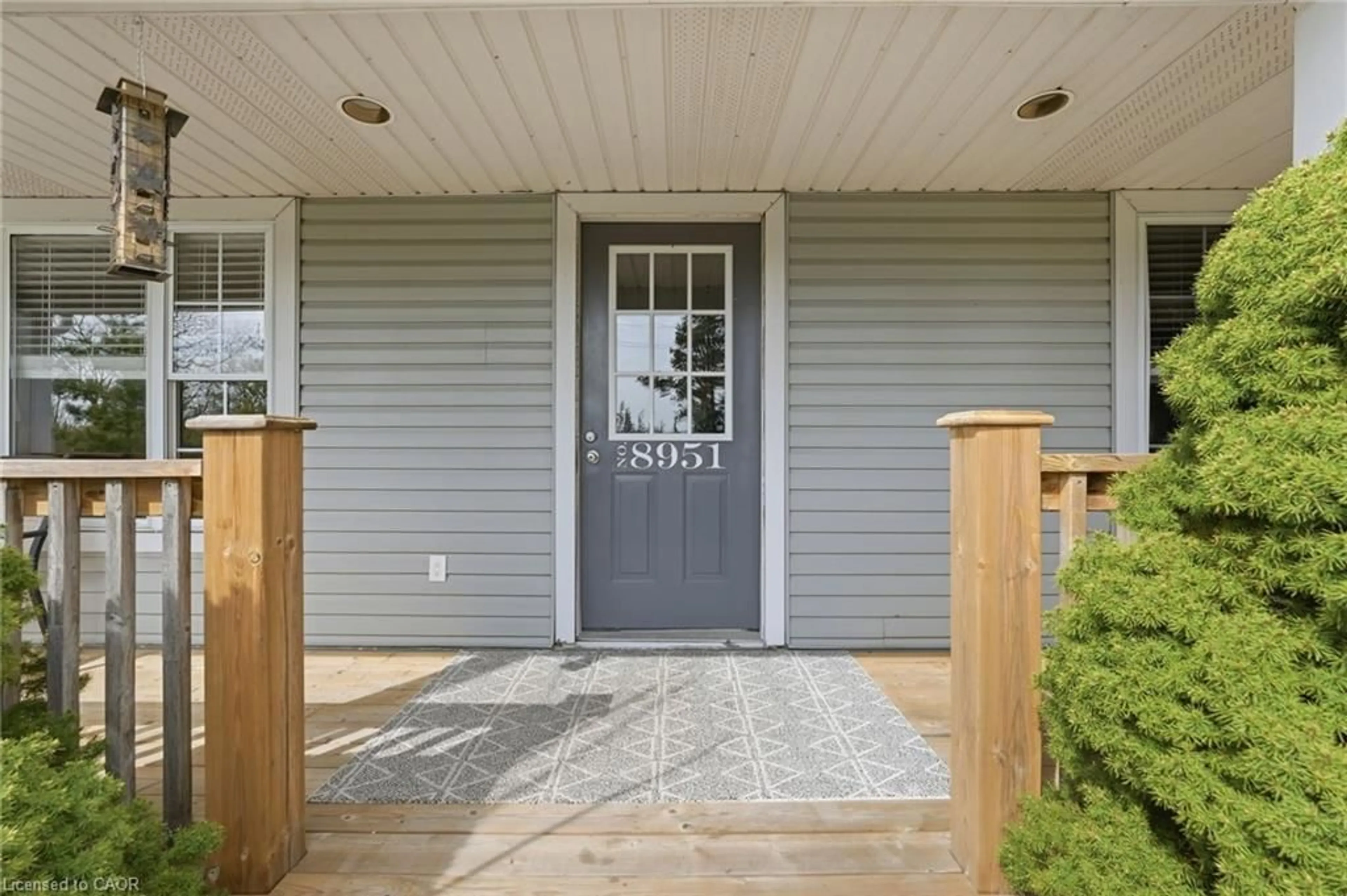 Indoor entryway for 8951 Silver St, Caistor Centre Ontario L0R 1E0