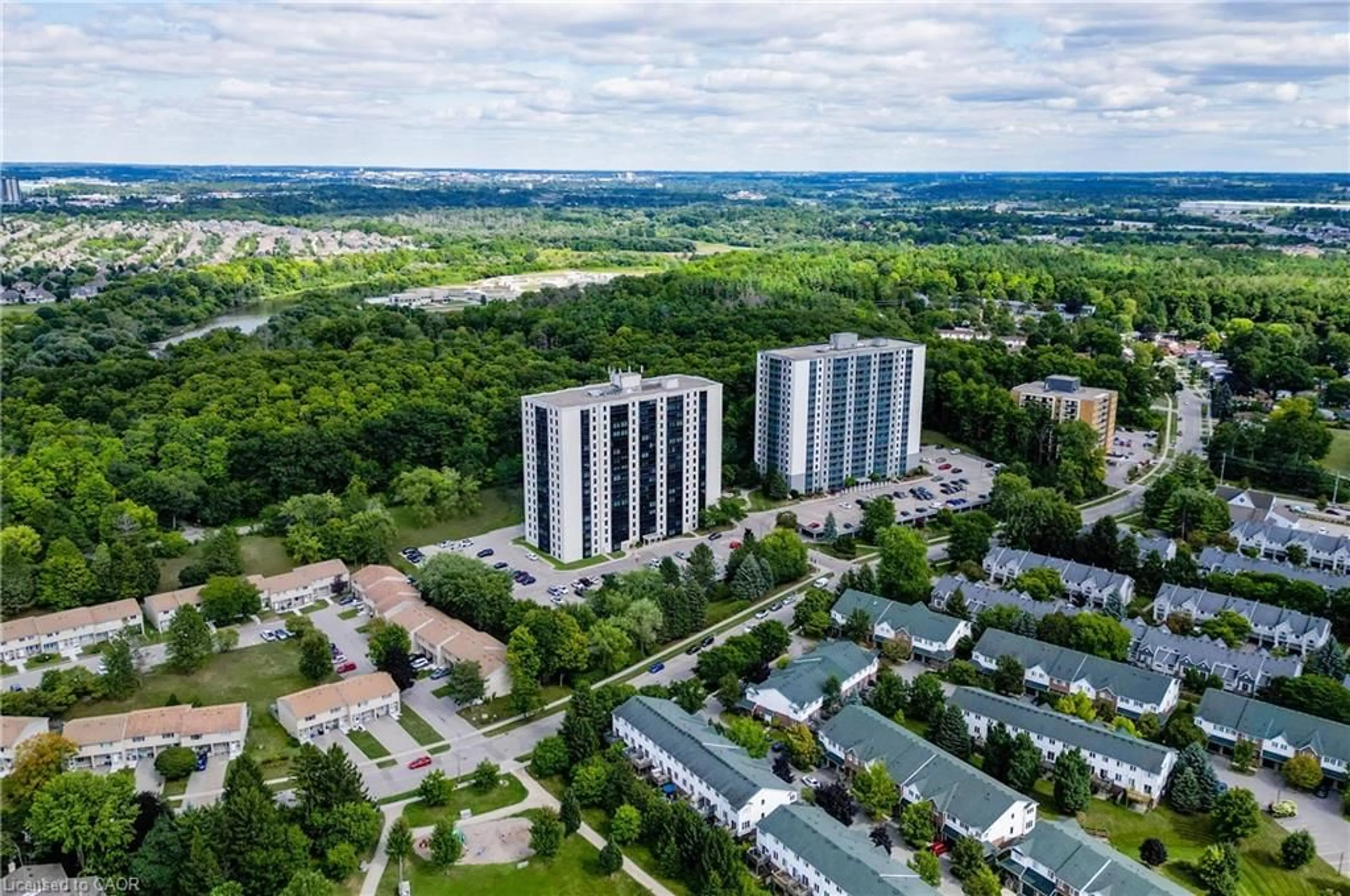 A pic from outside/outdoor area/front of a property/back of a property/a pic from drone, city buildings view from balcony for 35 Green Valley Dr #1605, Kitchener Ontario N2P 2A5