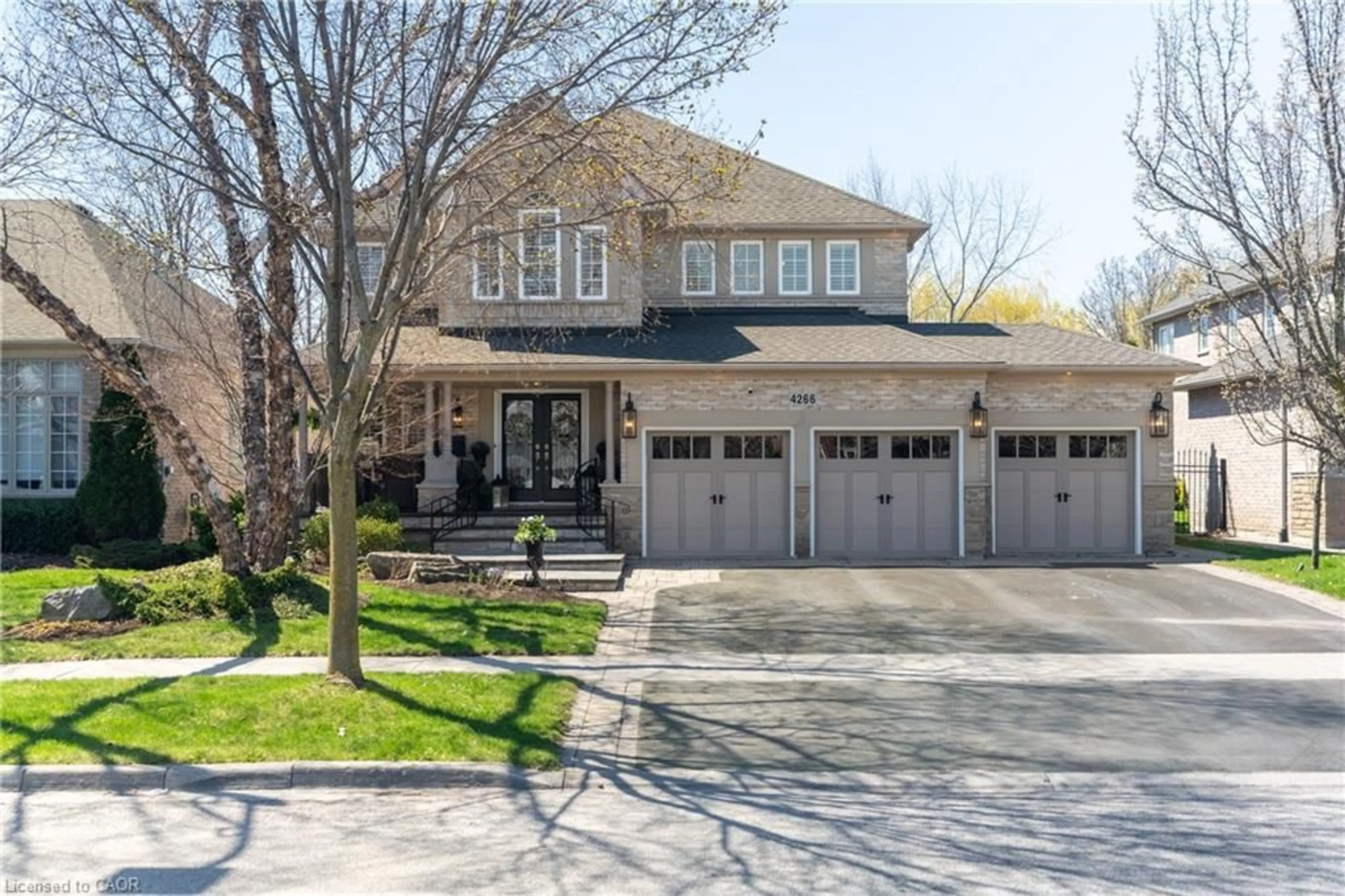 Home with brick exterior material, street for 4266 Clubview Dr, Burlington Ontario L7M 4X2