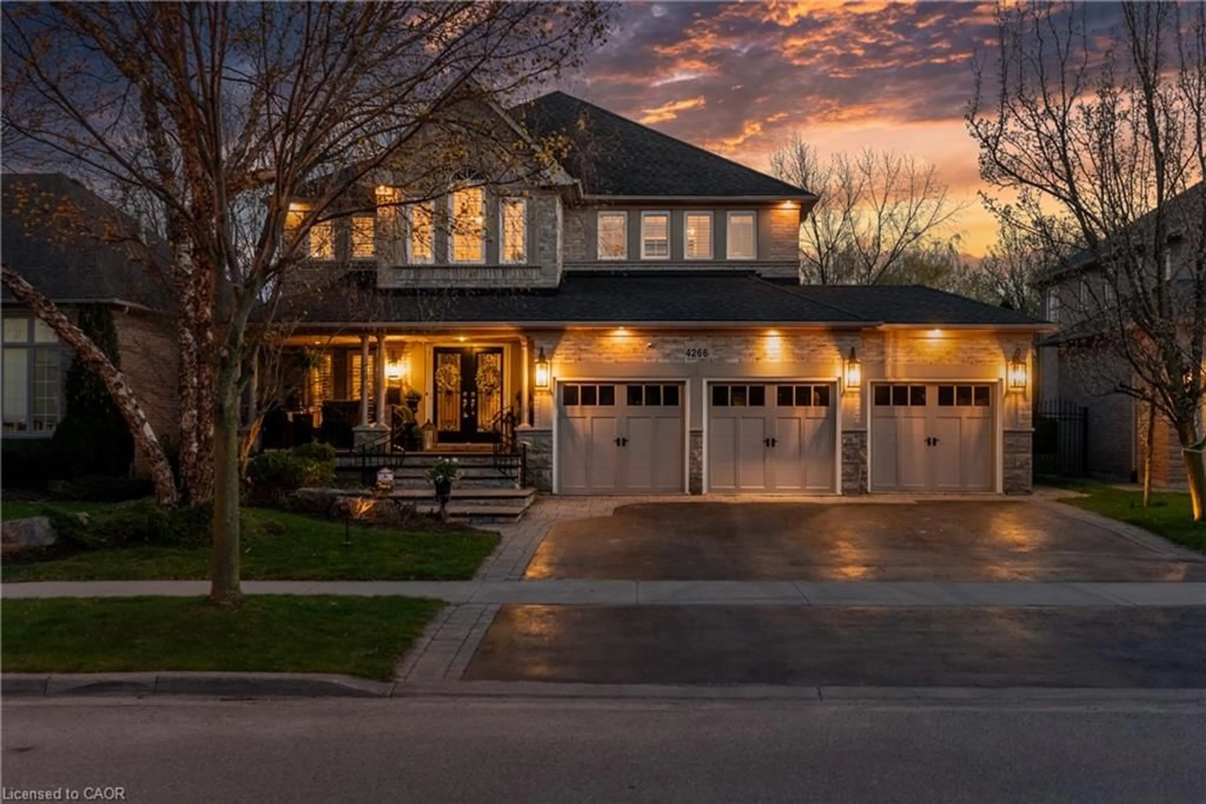 Home with brick exterior material, street for 4266 Clubview Dr, Burlington Ontario L7M 4X2