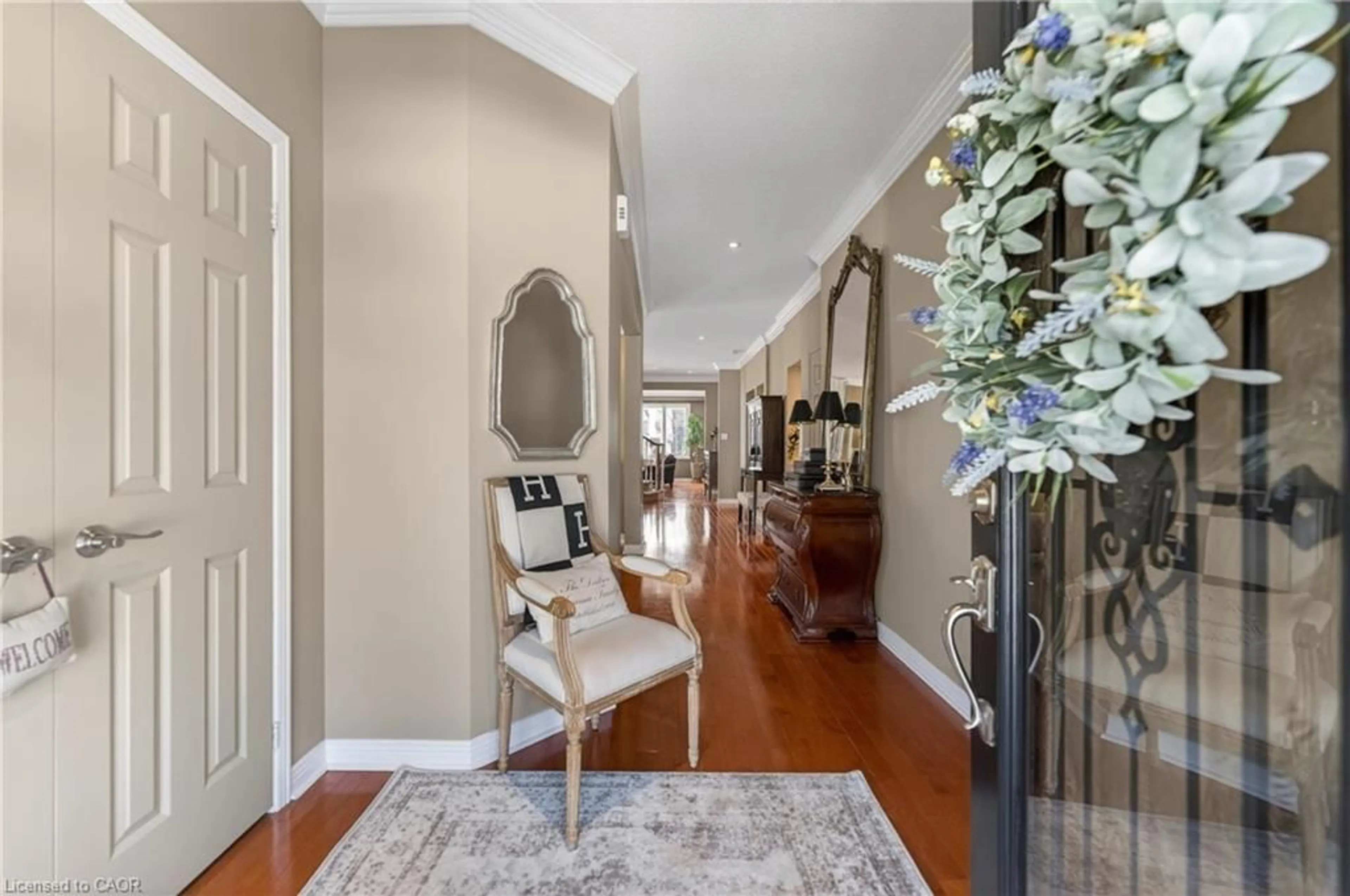 Indoor foyer for 4266 Clubview Dr, Burlington Ontario L7M 4X2