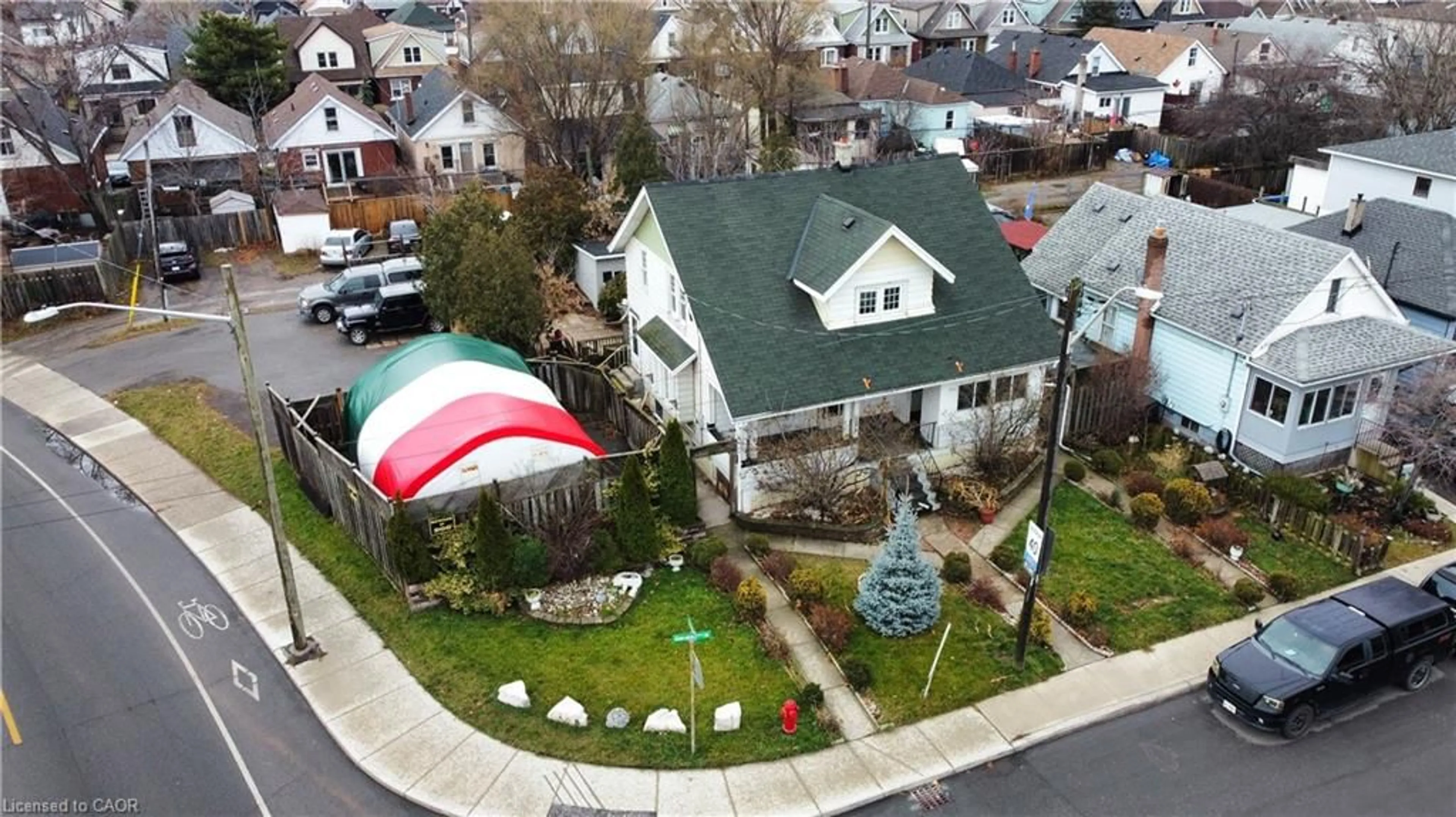 A pic from outside/outdoor area/front of a property/back of a property/a pic from drone, street for 168 Garside Ave, Hamilton Ontario L8H 4W6