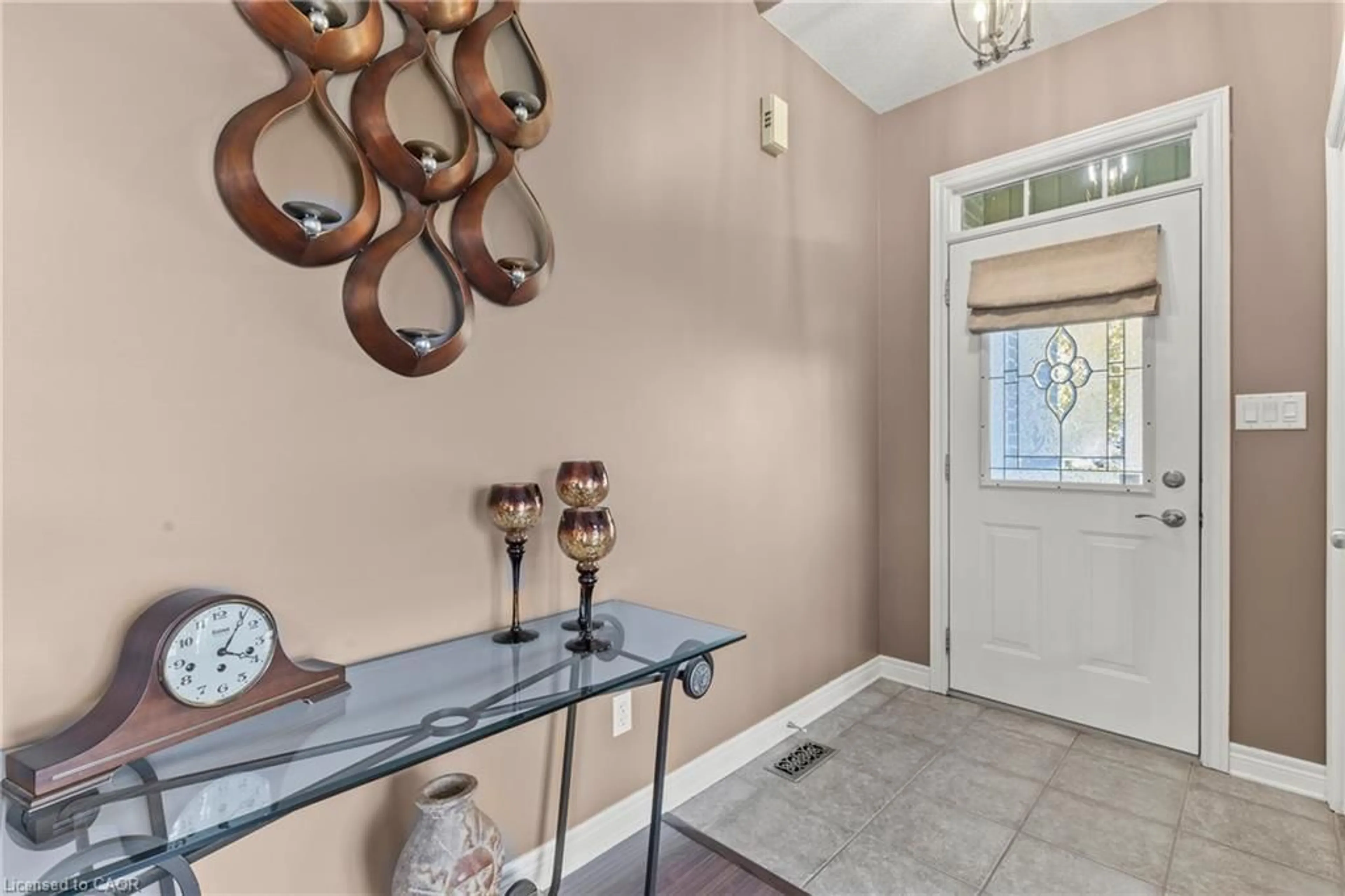 Indoor entryway for 3579 Carver St, Stevensville Ontario L0S 1S0
