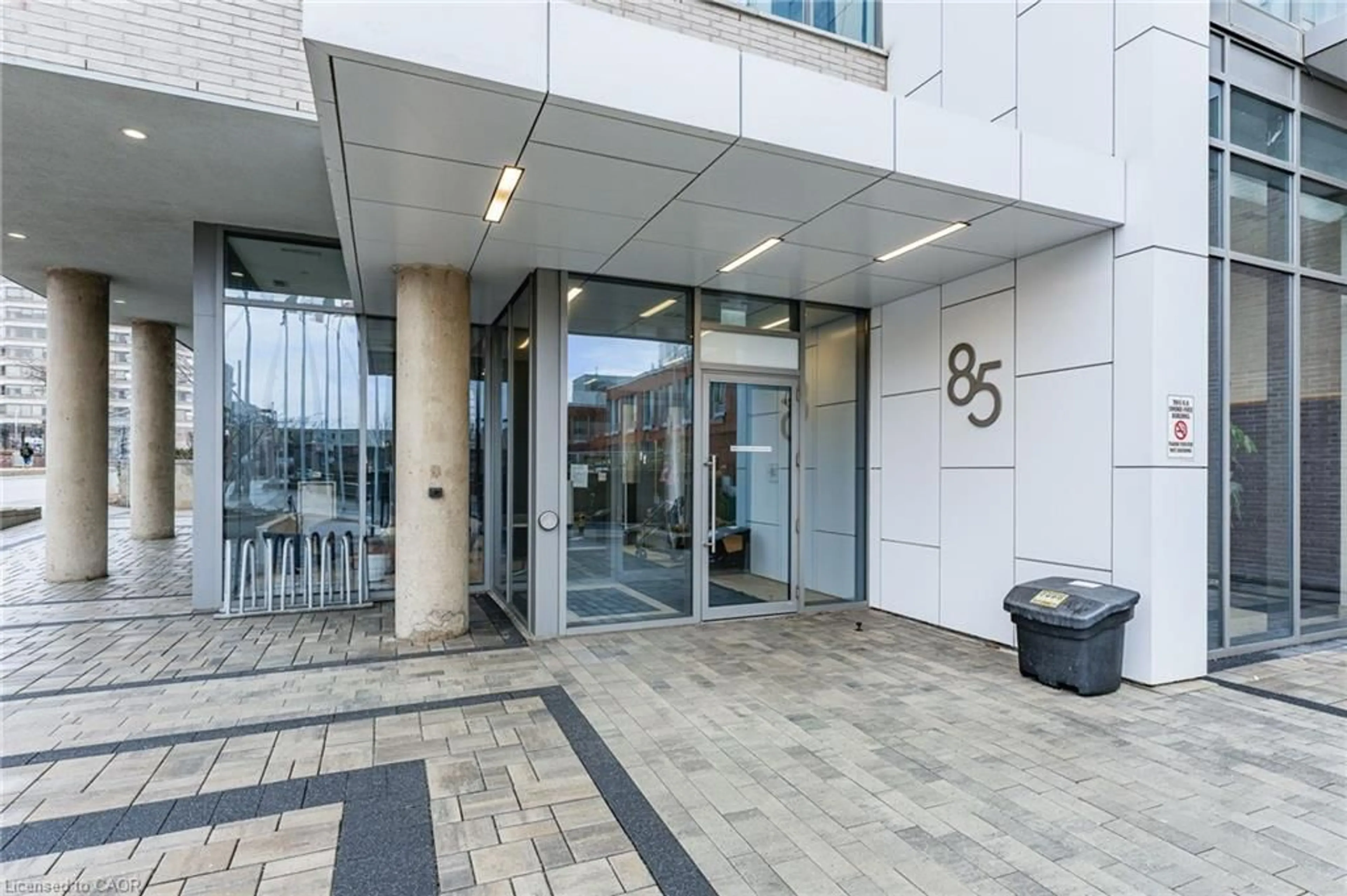 Indoor foyer for 85 Duke St #503, Kitchener Ontario N2H 0B7