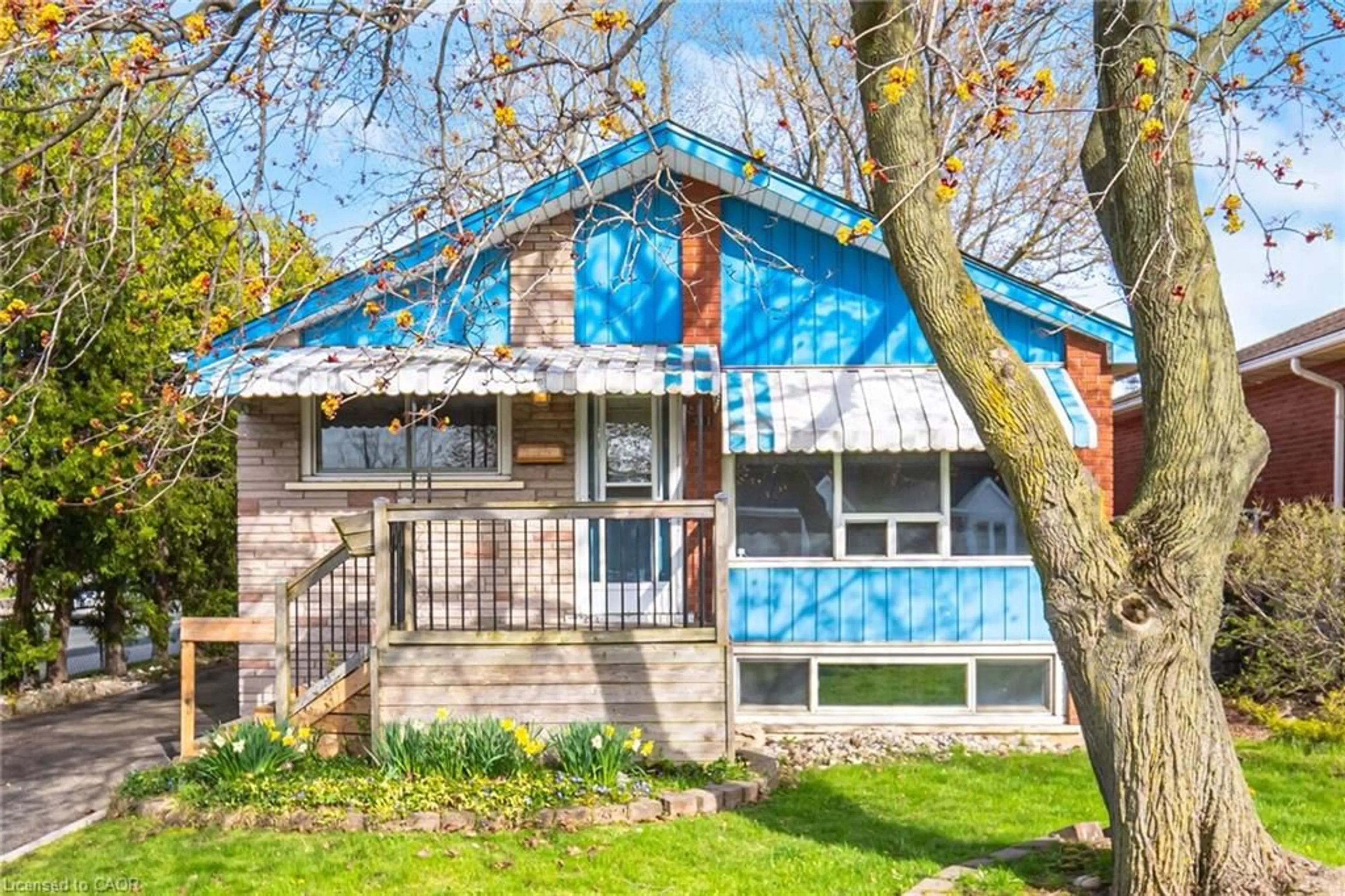Home with vinyl exterior material, street for 311 East 14th St, Hamilton Ontario L9A 4C1