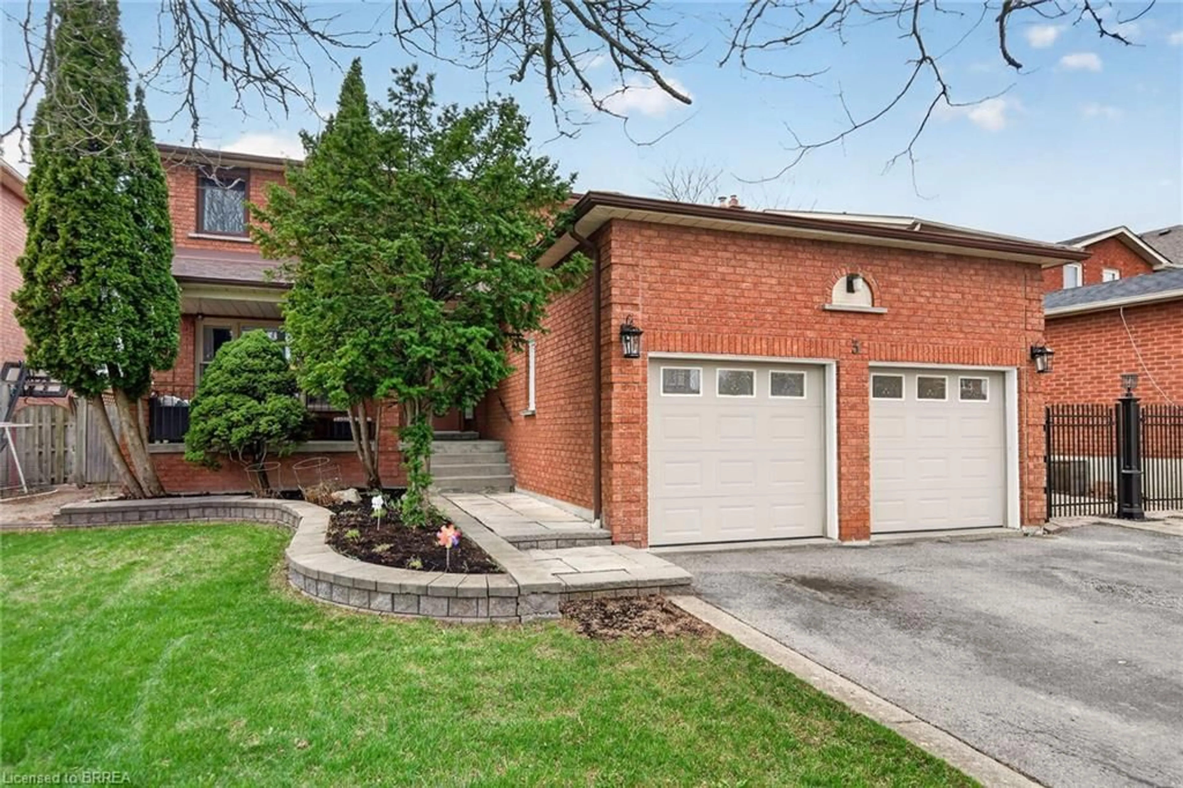 Home with brick exterior material, street for 3 Bowes Crt, Caledon Ontario L7E 1A5